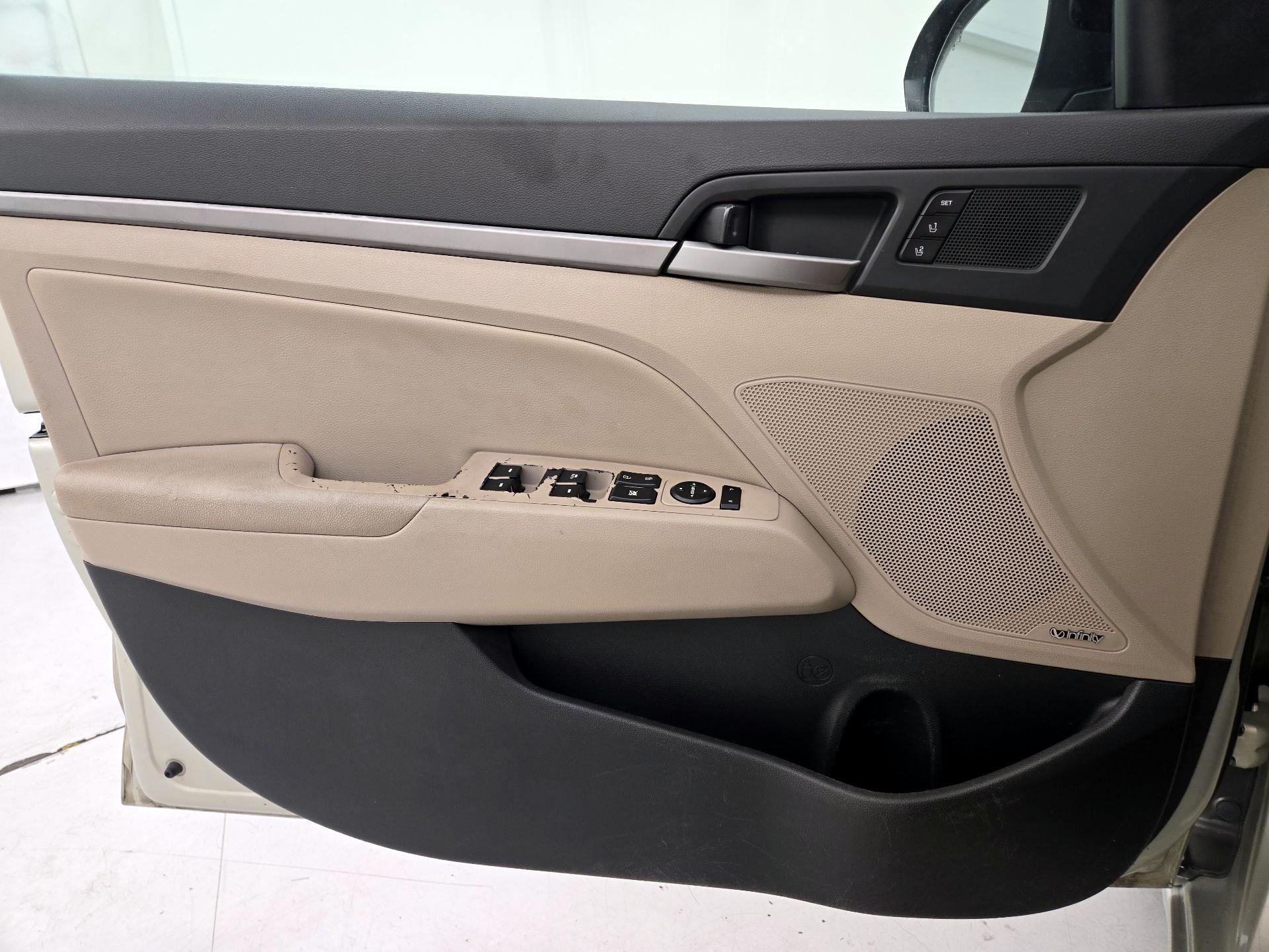 Thumbnail: 2018 Hyundai Elantra - 12