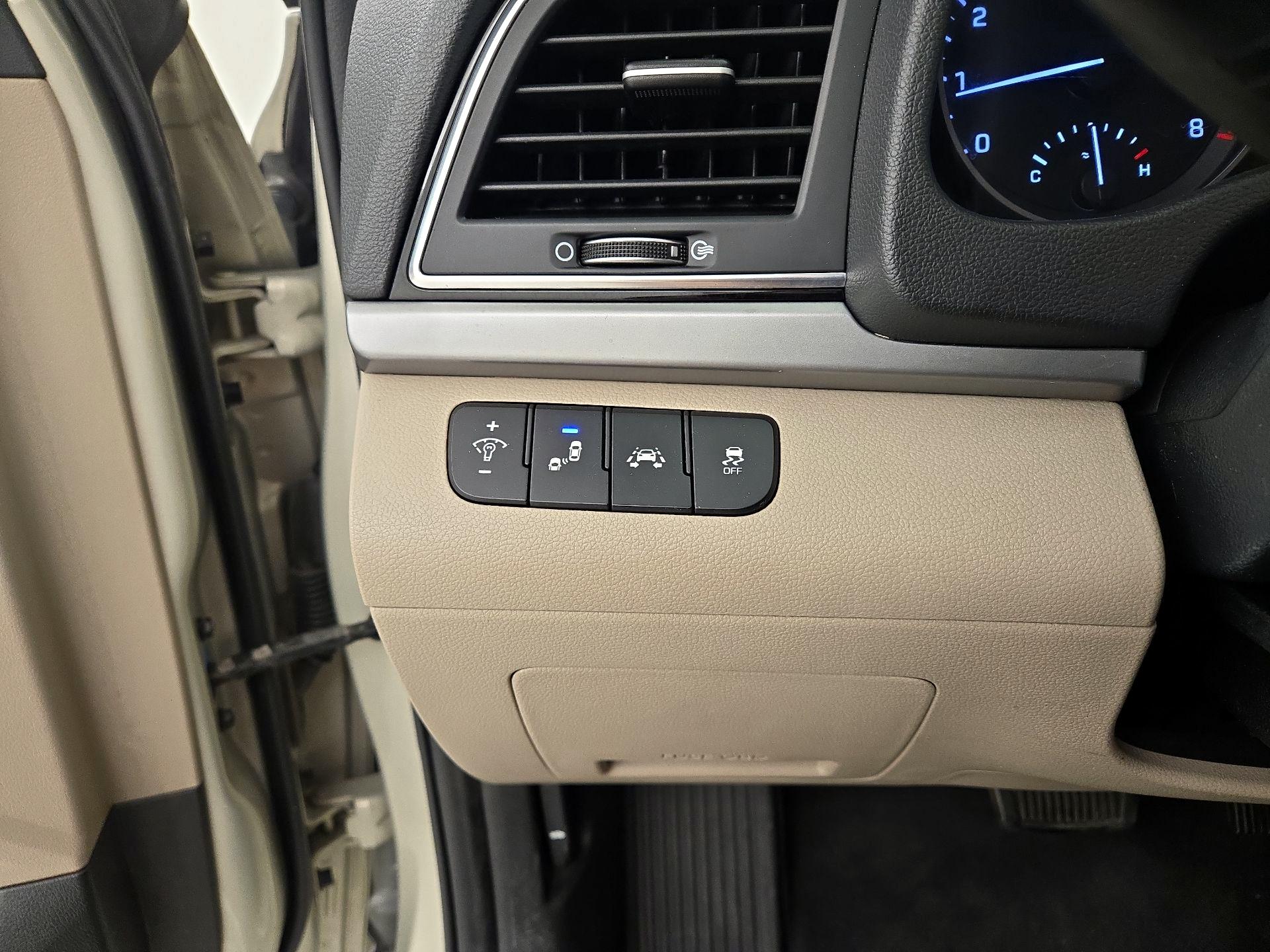 Thumbnail: 2018 Hyundai Elantra - 13