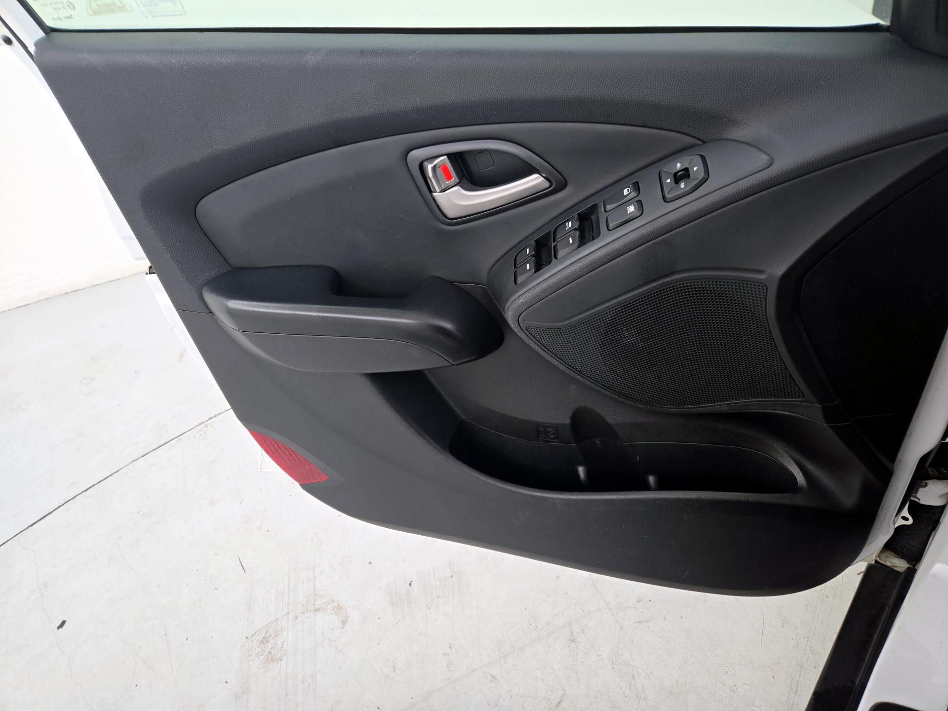 Thumbnail: 2013 Hyundai Tucson - 12