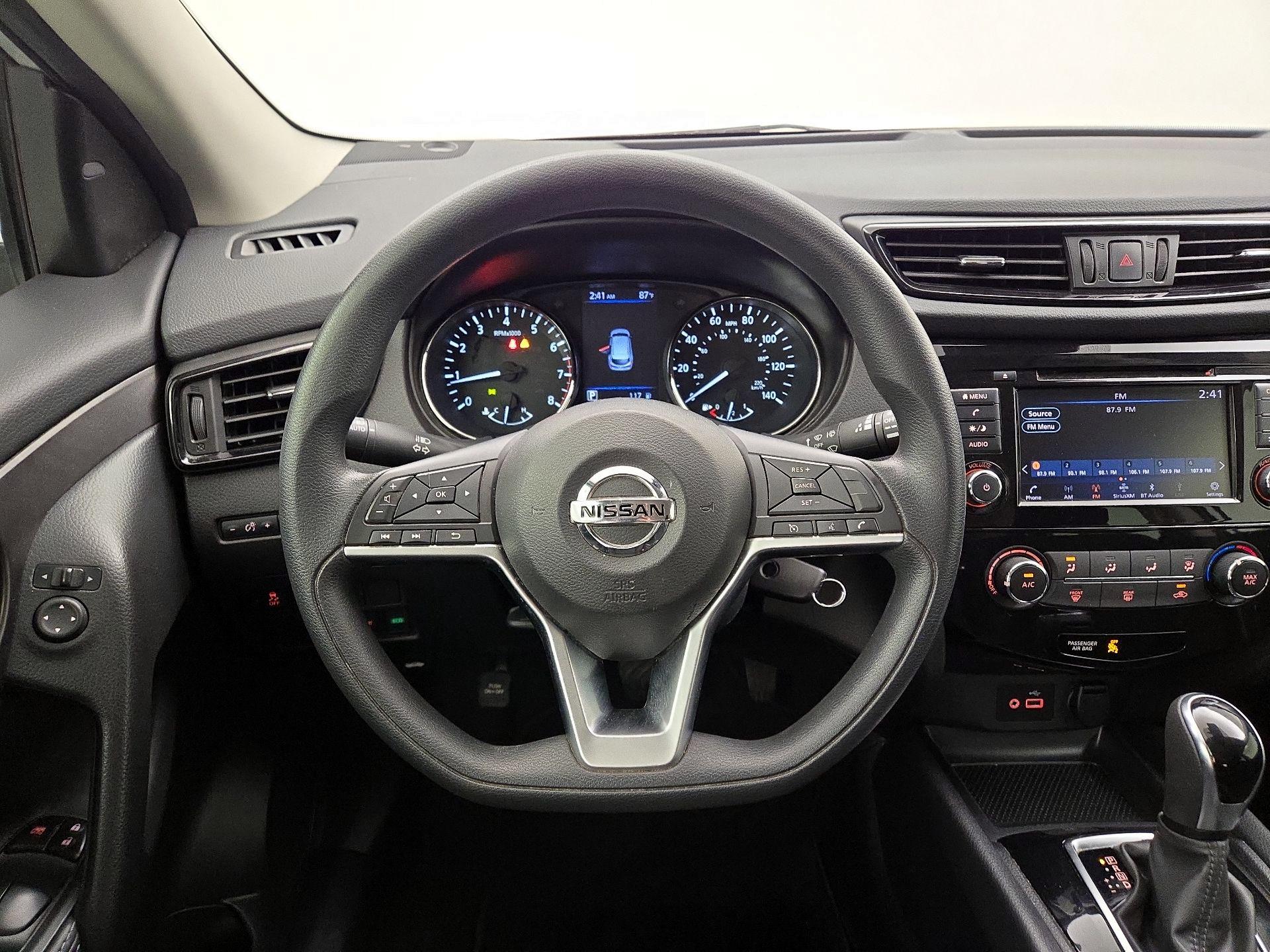 Thumbnail: 2020 Nissan Rogue Sport - 10