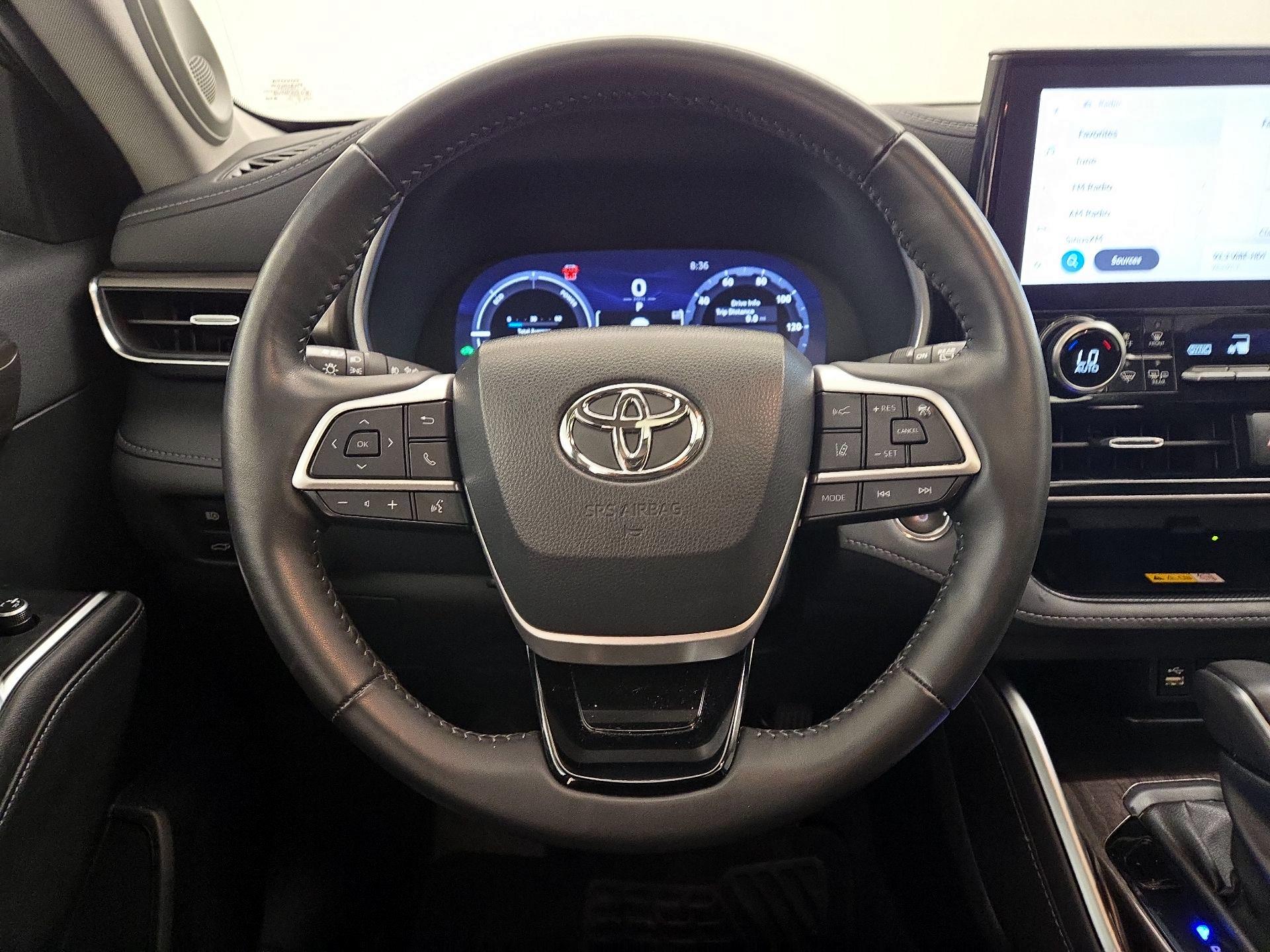 Thumbnail: 2023 Toyota Highlander - 10