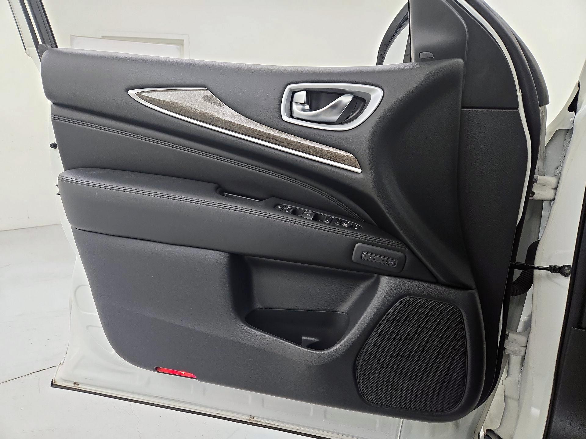 Thumbnail: 2015 INFINITI QX60 - 12