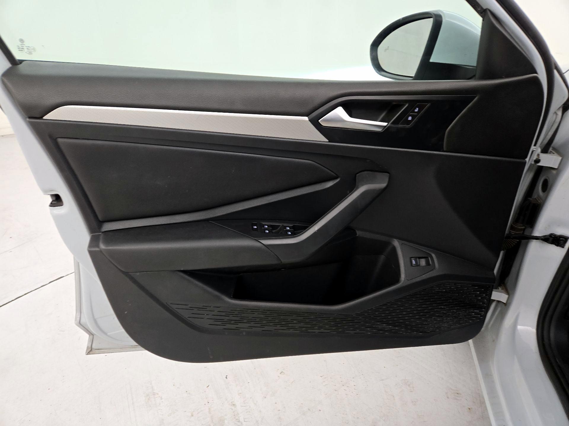 Thumbnail: 2019 Volkswagen Jetta - 12