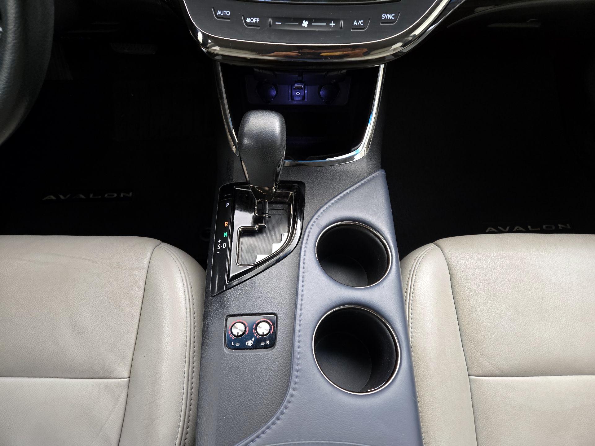 Thumbnail: 2013 Toyota Avalon - 16
