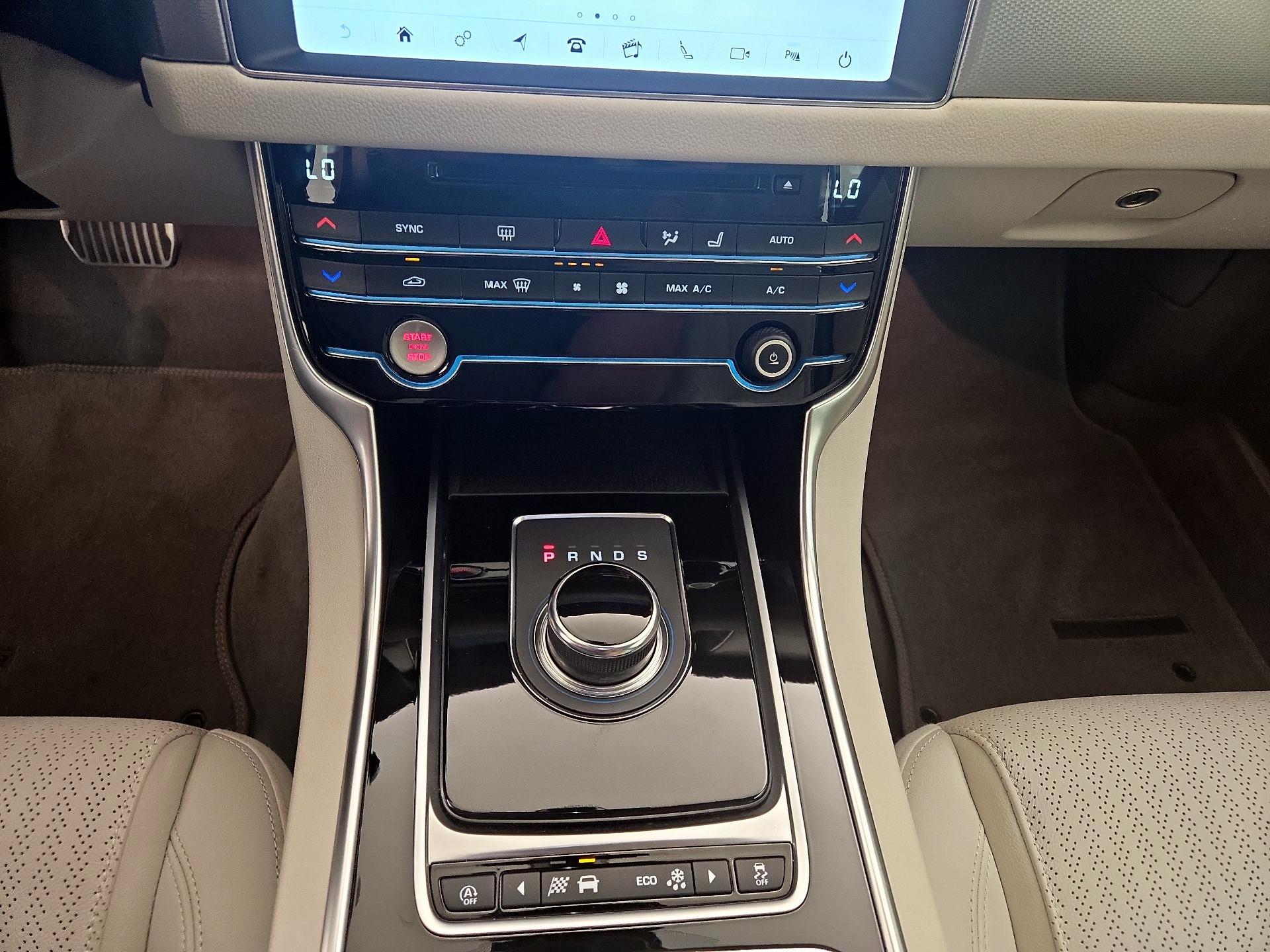 Thumbnail: 2020 Jaguar XF - 17