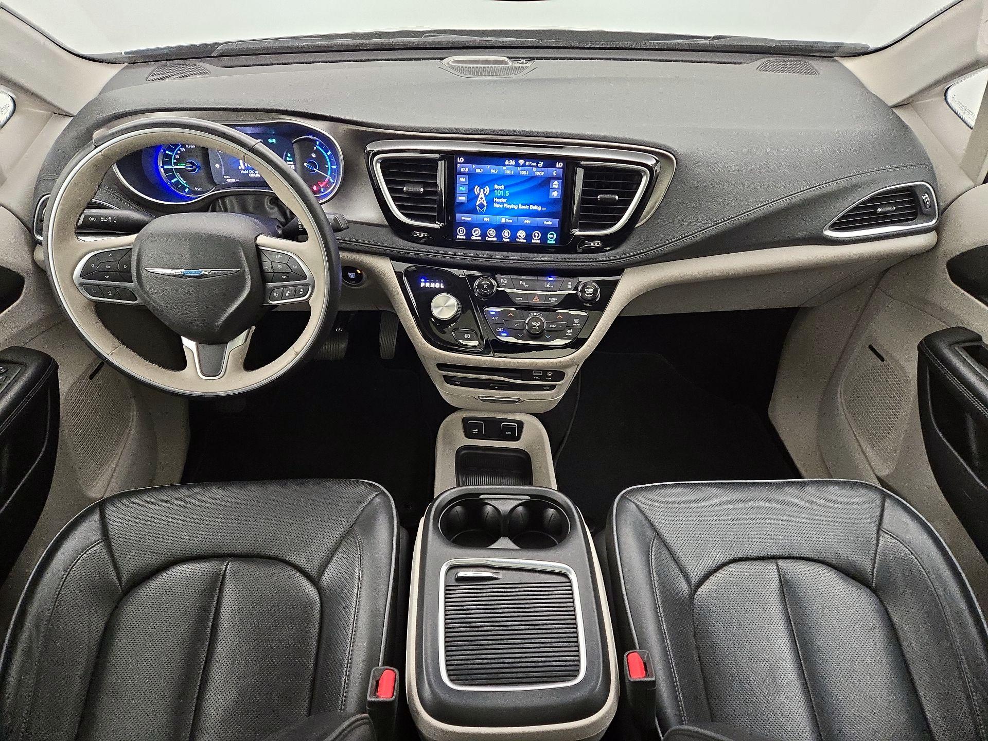 Thumbnail: 2018 Chrysler Pacifica - 9