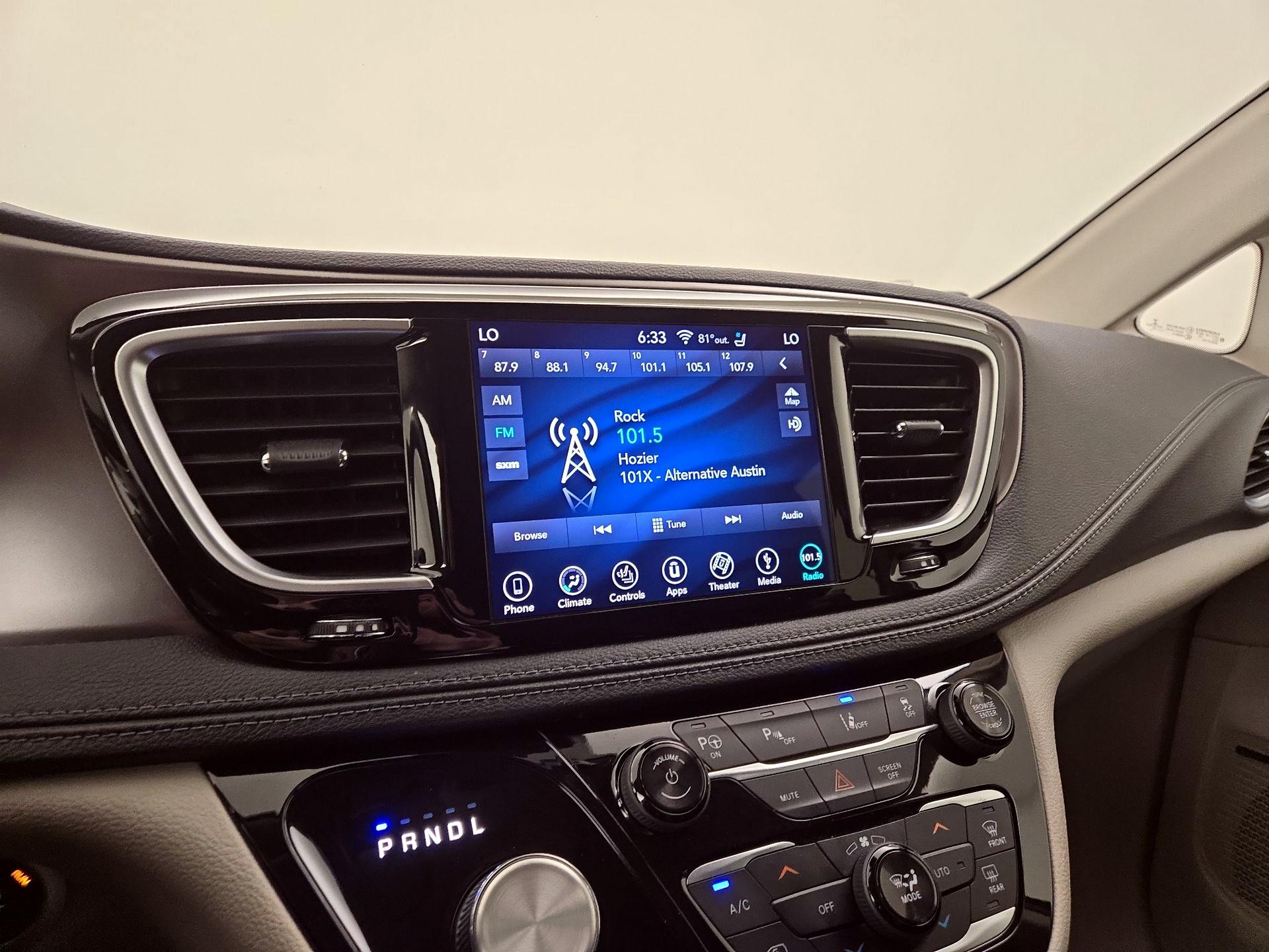 Thumbnail: 2018 Chrysler Pacifica - 15