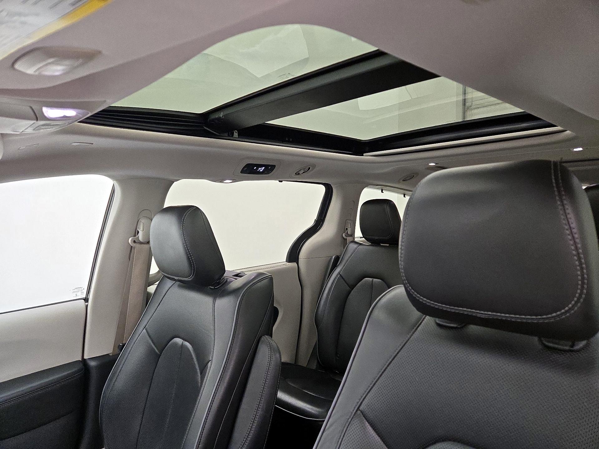 Thumbnail: 2018 Chrysler Pacifica - 19