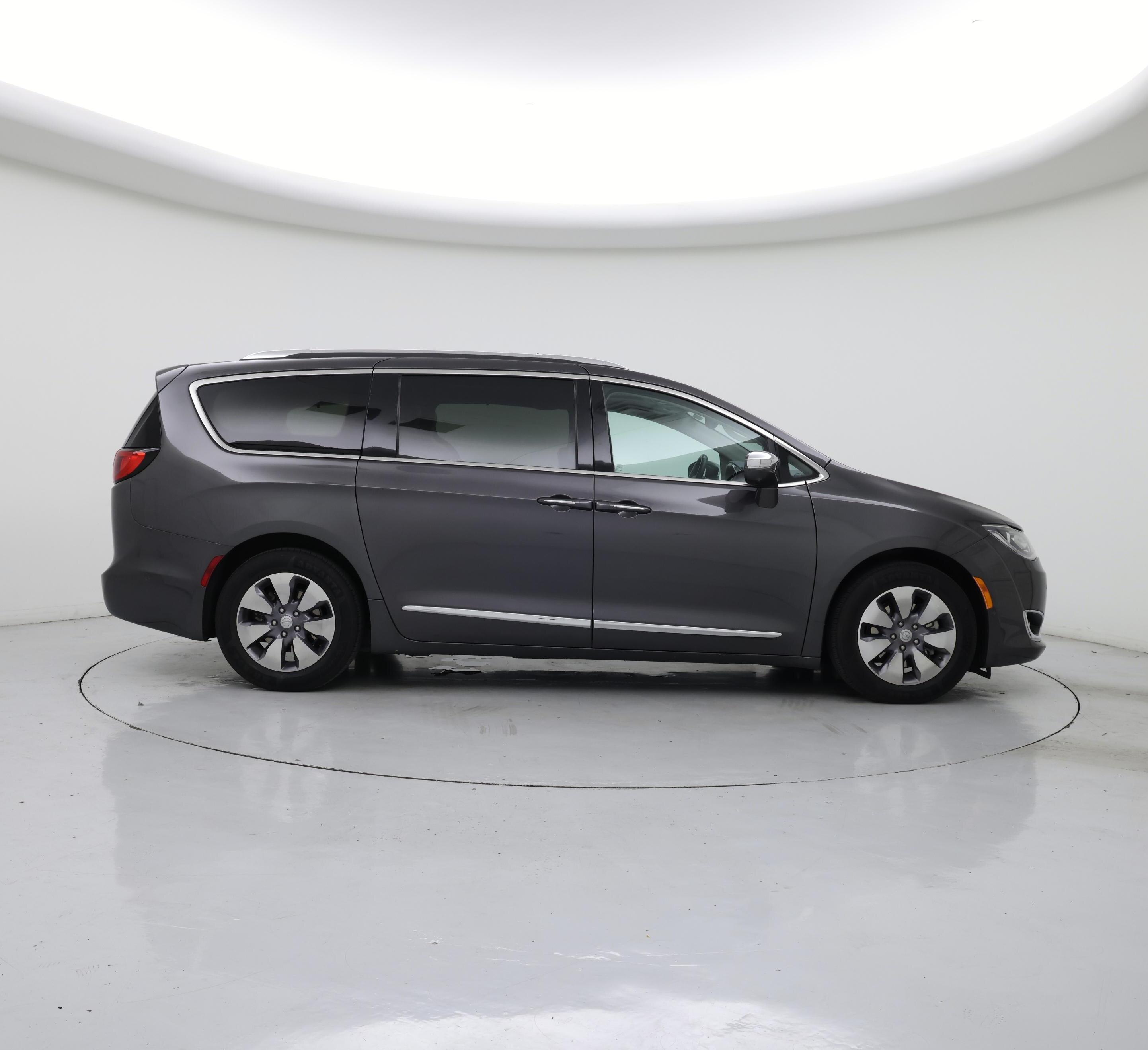 Thumbnail: 2018 Chrysler Pacifica - 7
