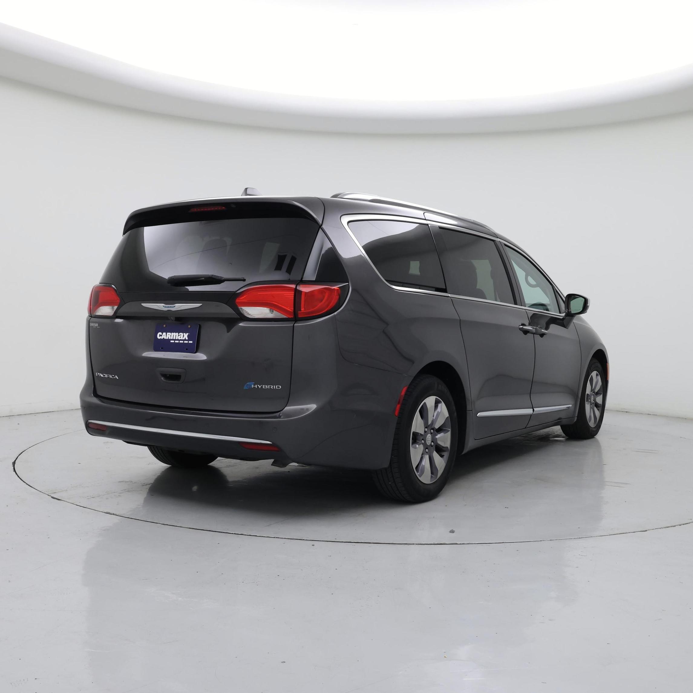 Thumbnail: 2018 Chrysler Pacifica - 8