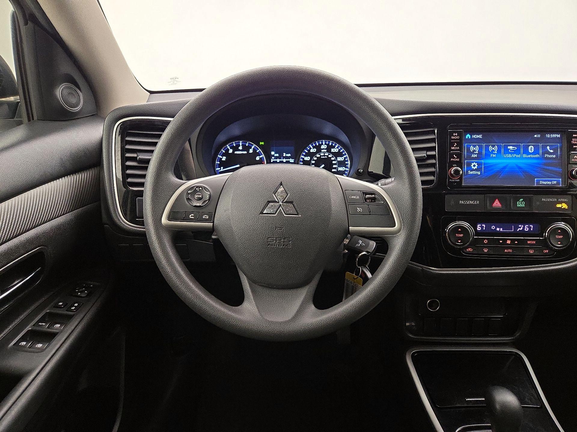 Thumbnail: 2018 Mitsubishi Outlander - 10
