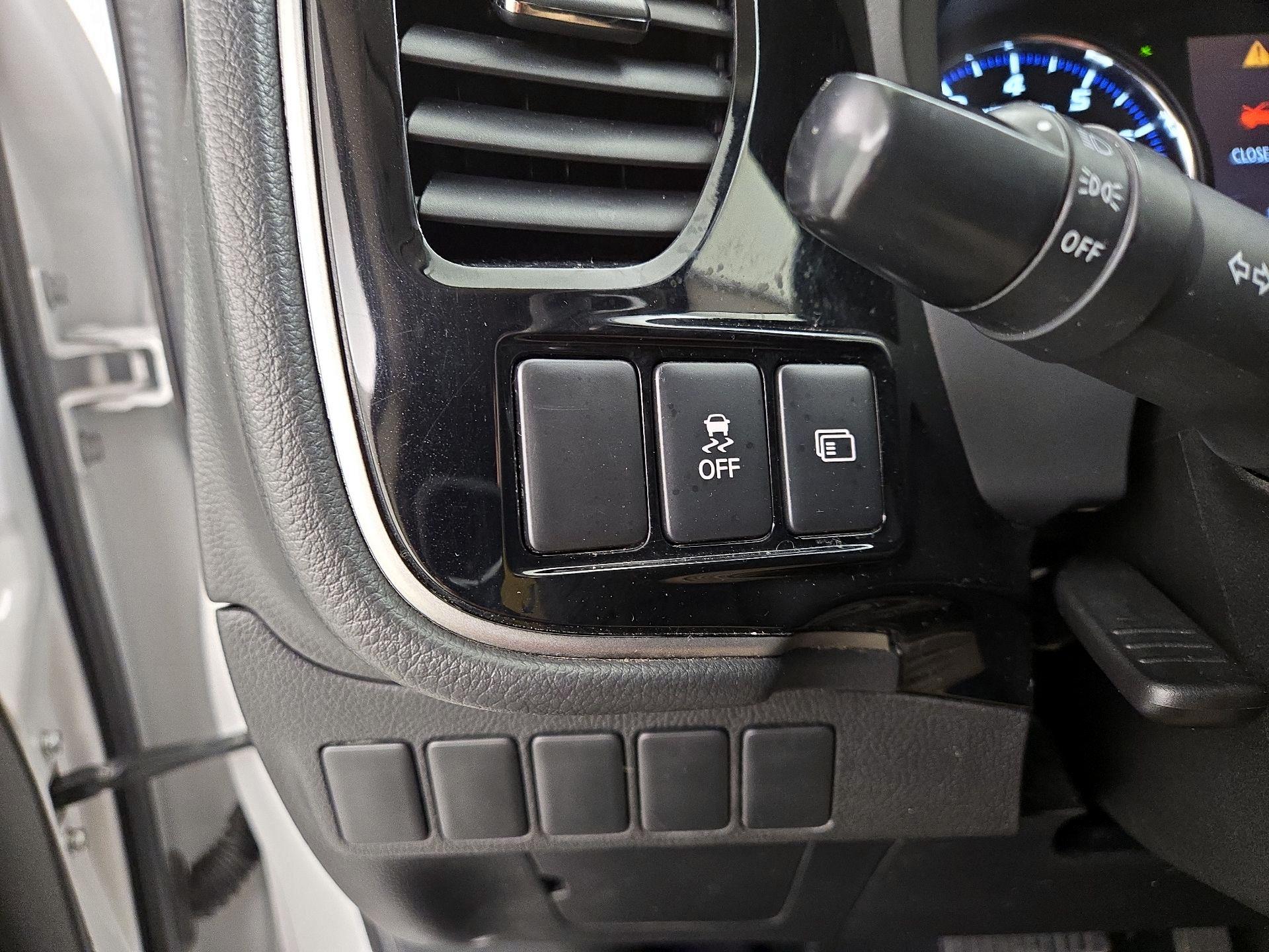 Thumbnail: 2018 Mitsubishi Outlander - 13