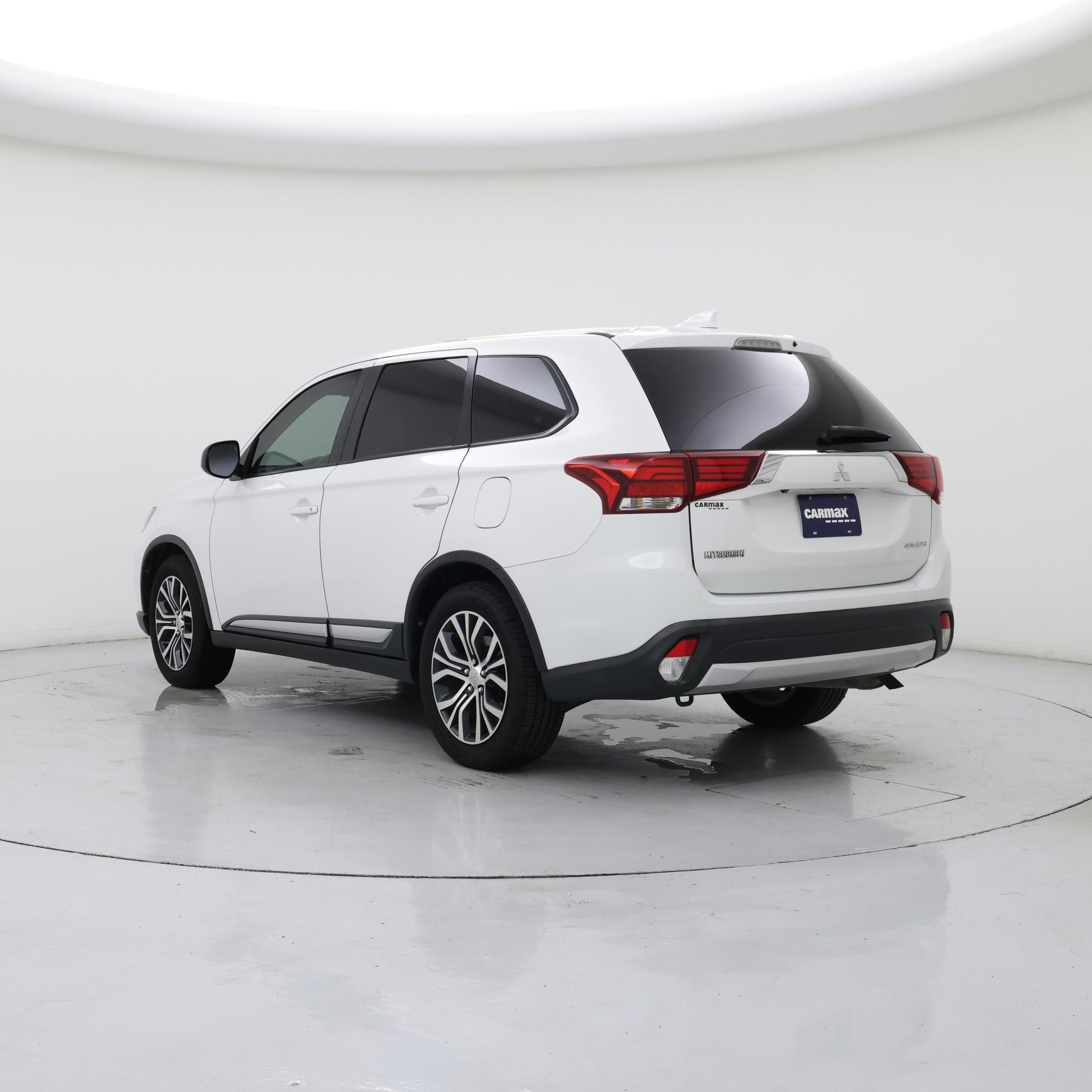 Thumbnail: 2018 Mitsubishi Outlander - 2