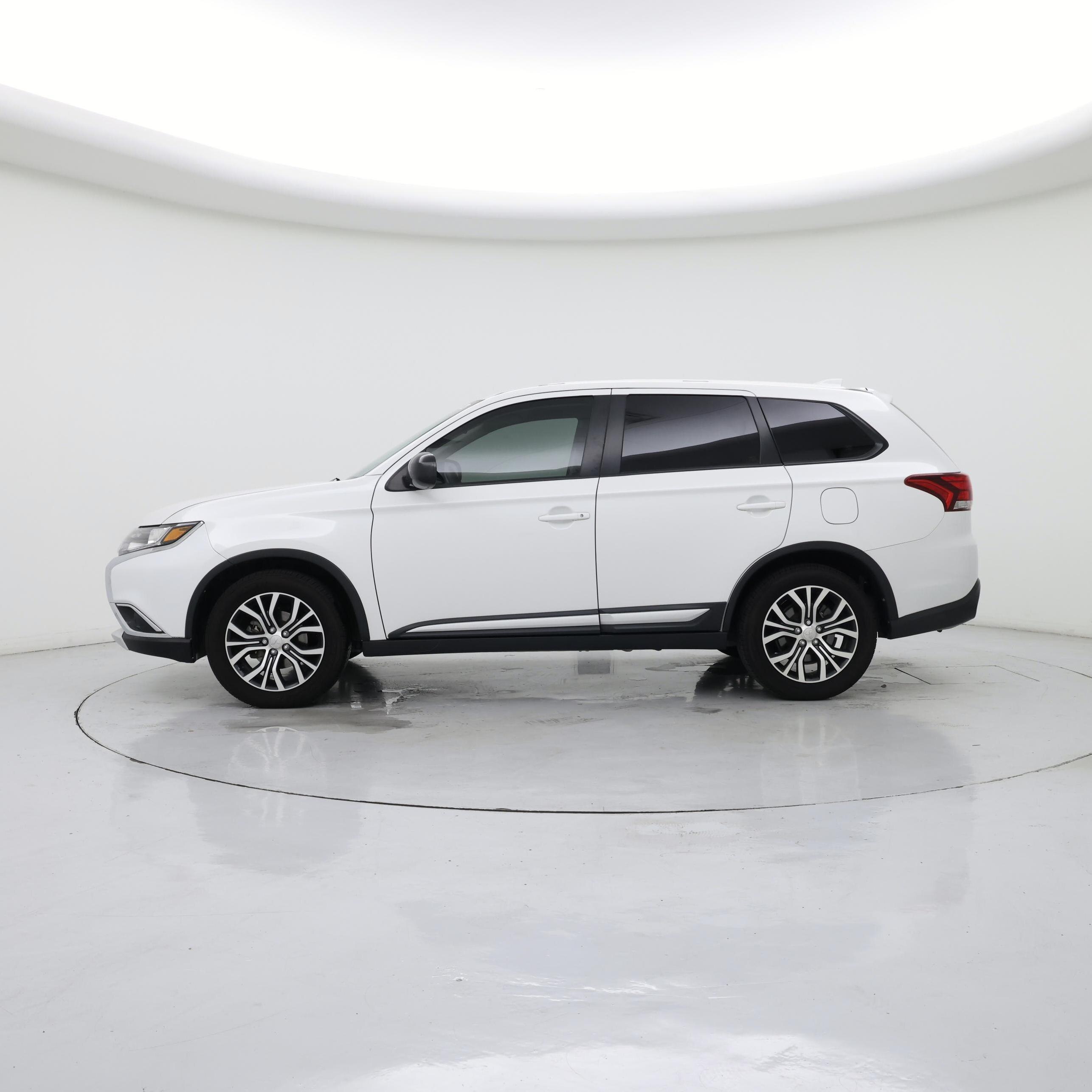 Thumbnail: 2018 Mitsubishi Outlander - 3