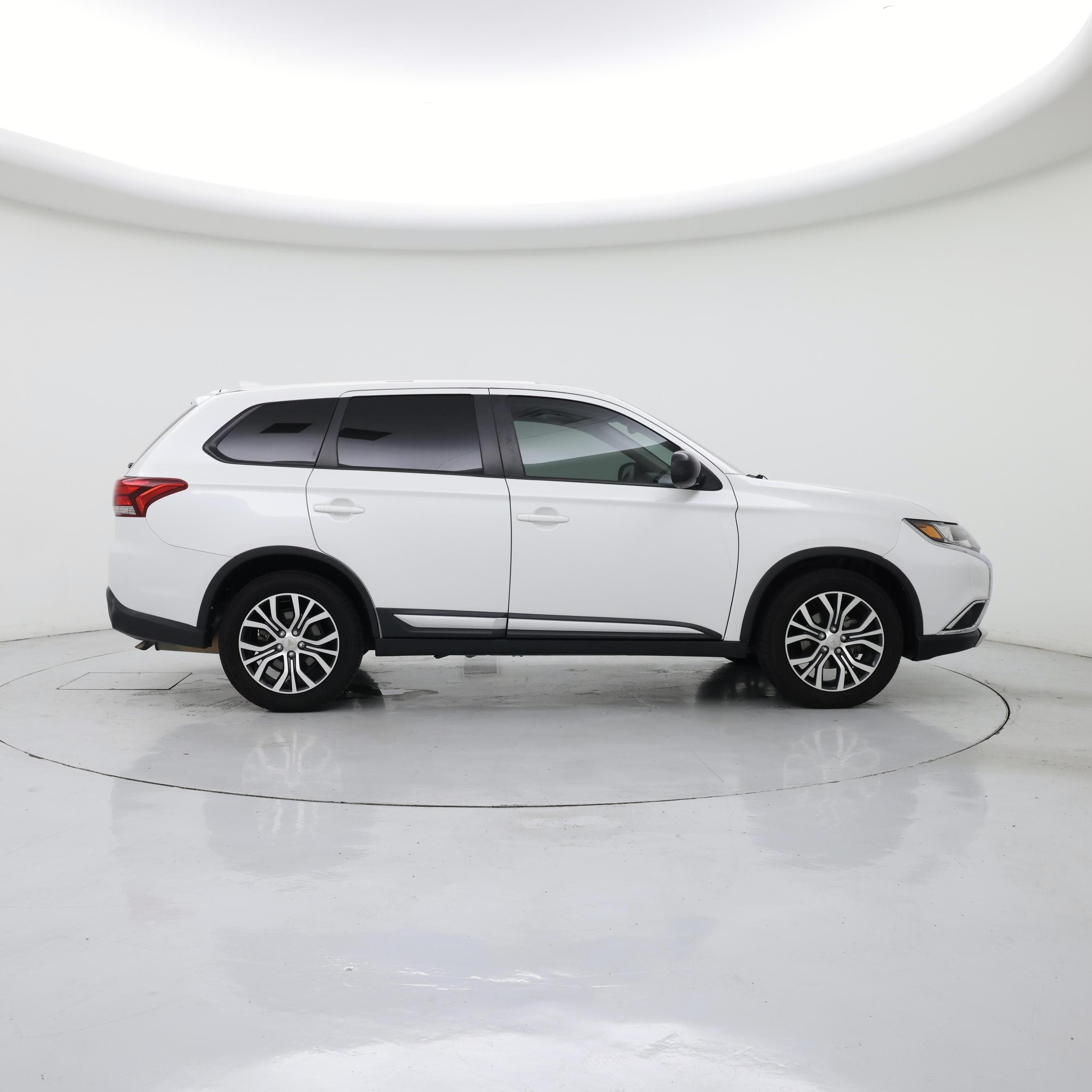 Thumbnail: 2018 Mitsubishi Outlander - 7