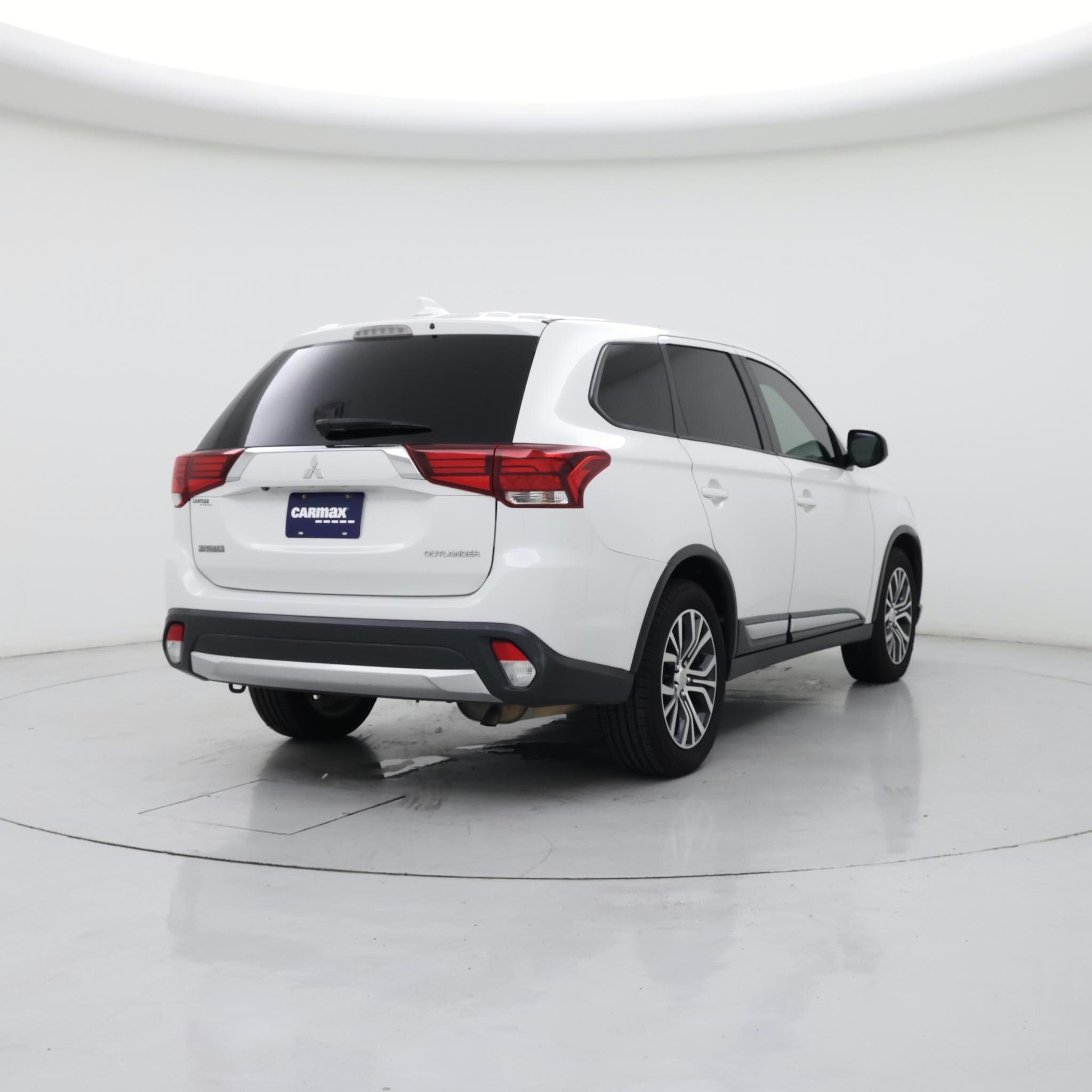 Thumbnail: 2018 Mitsubishi Outlander - 8