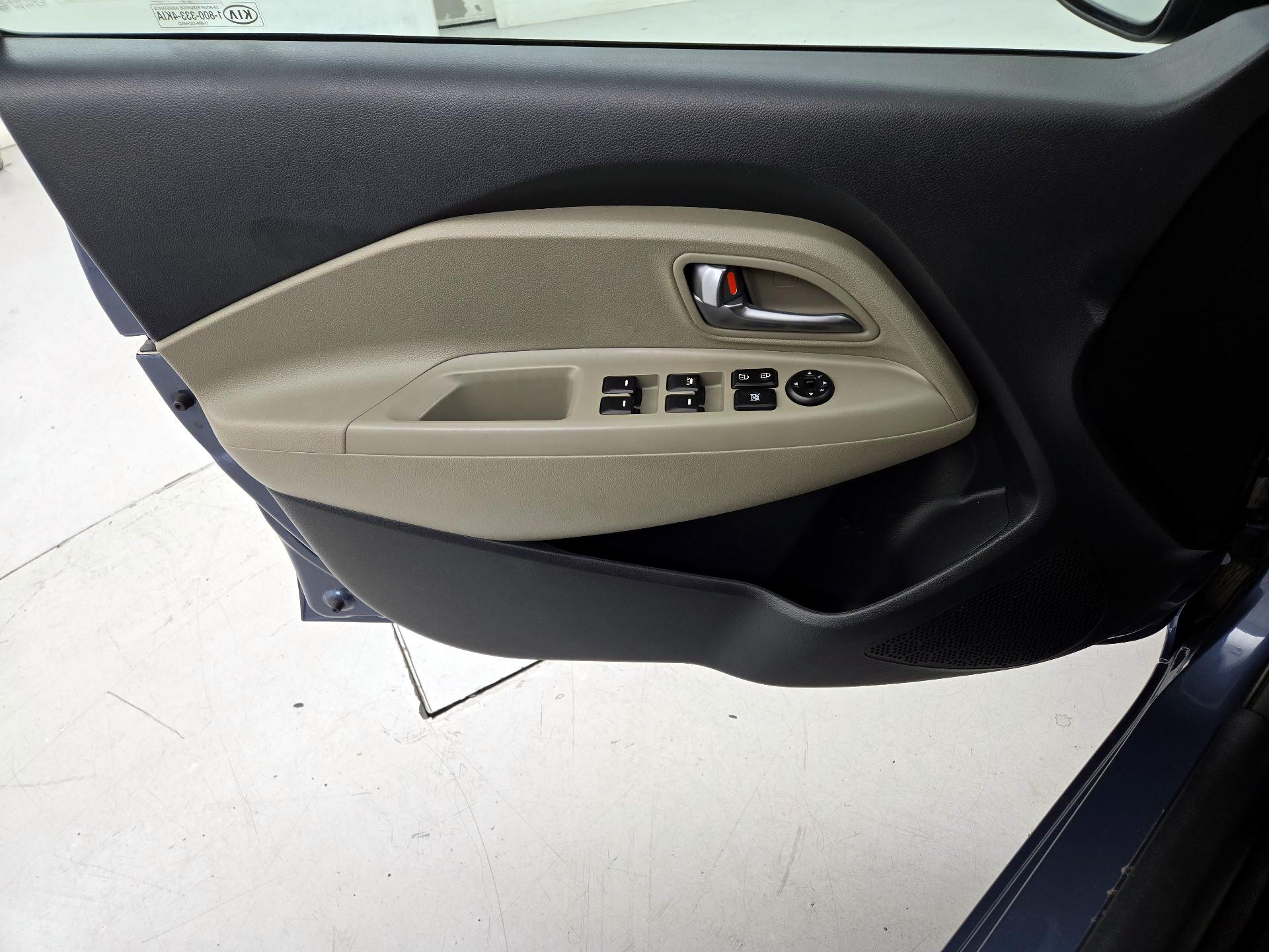 Thumbnail: 2016 Kia Rio - 12