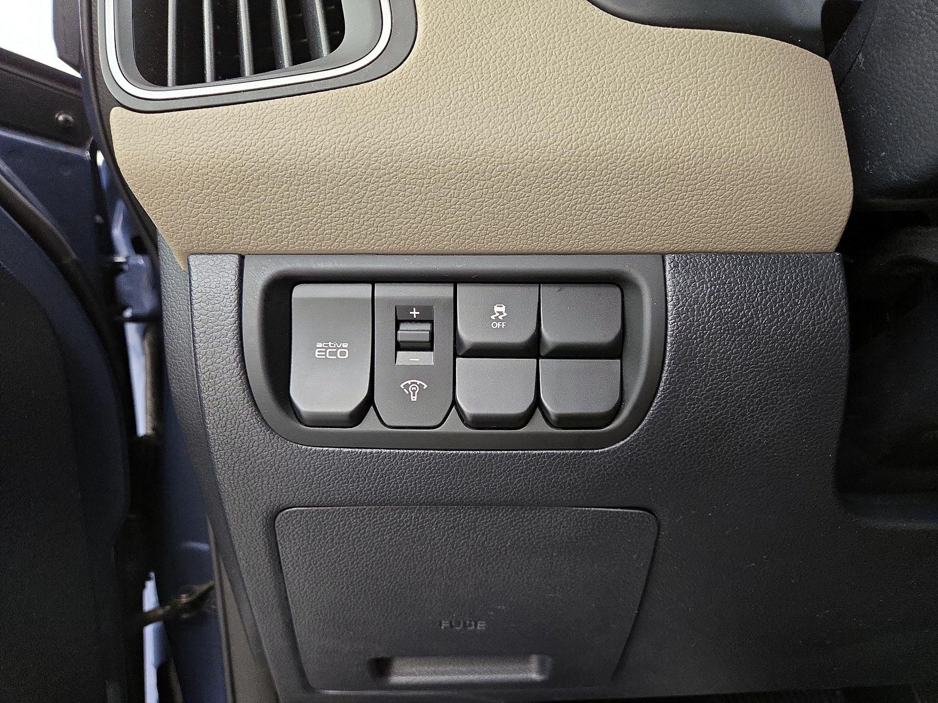Thumbnail: 2016 Kia Rio - 13