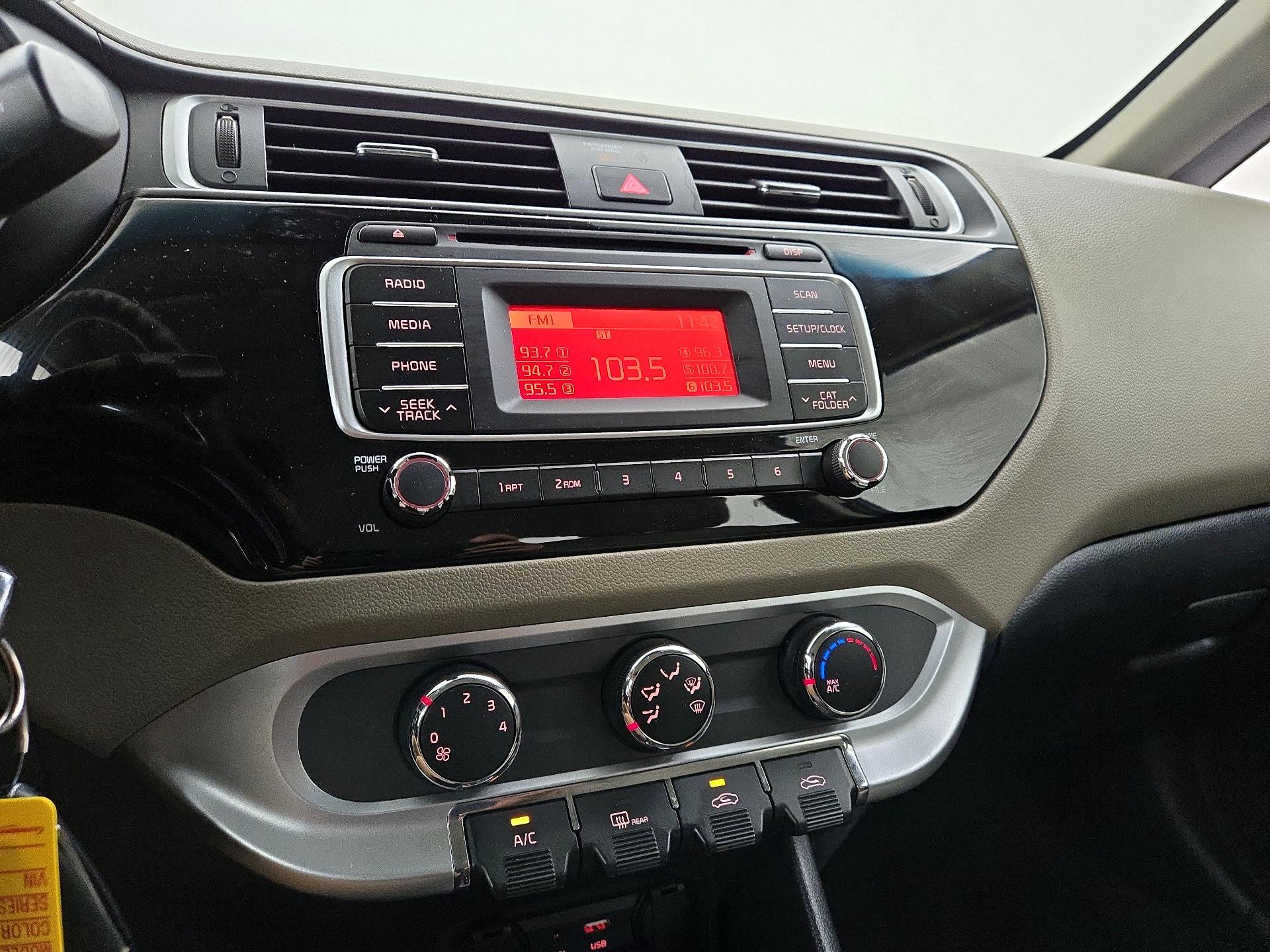 Thumbnail: 2016 Kia Rio - 14