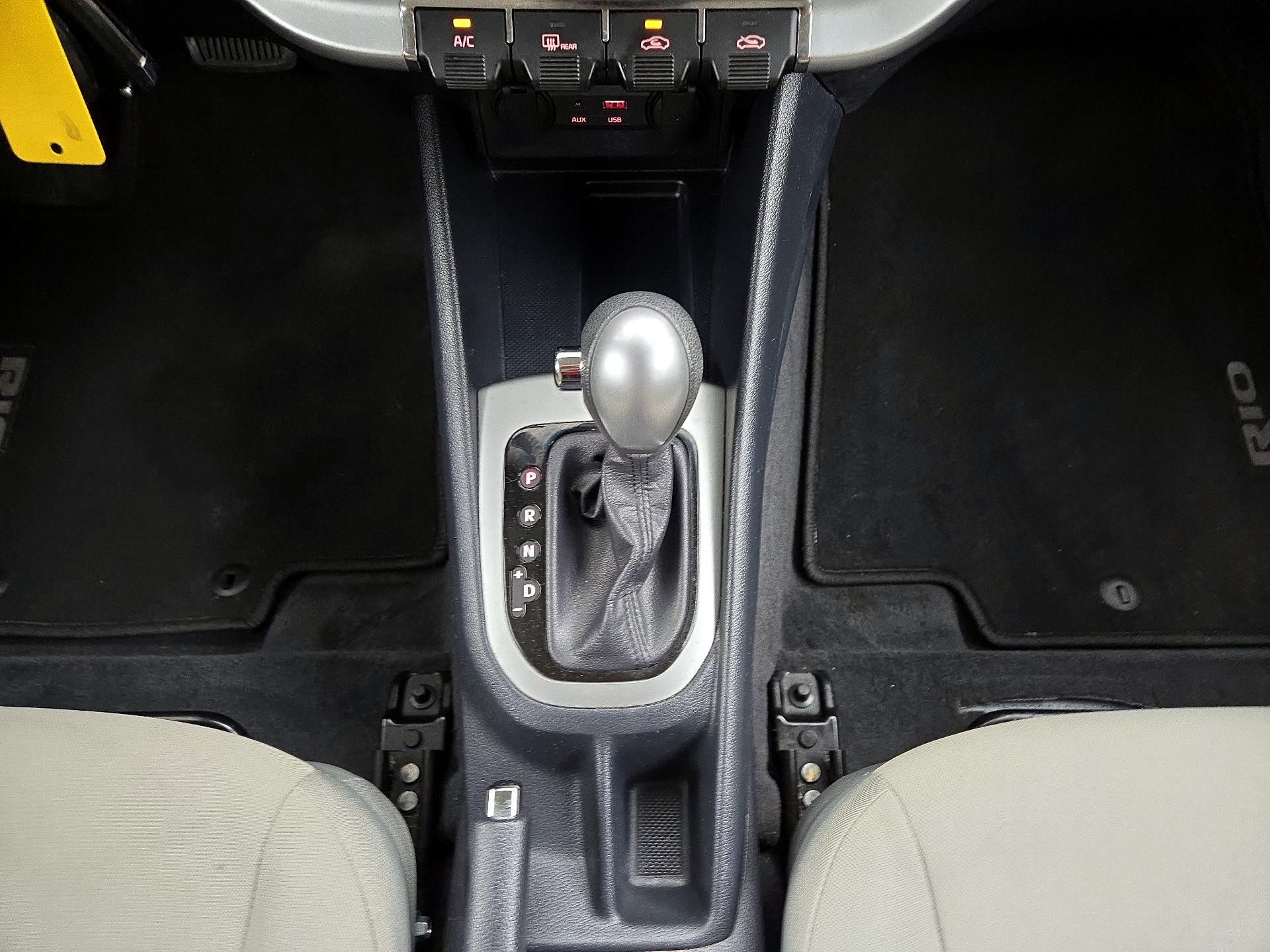 Thumbnail: 2016 Kia Rio - 16