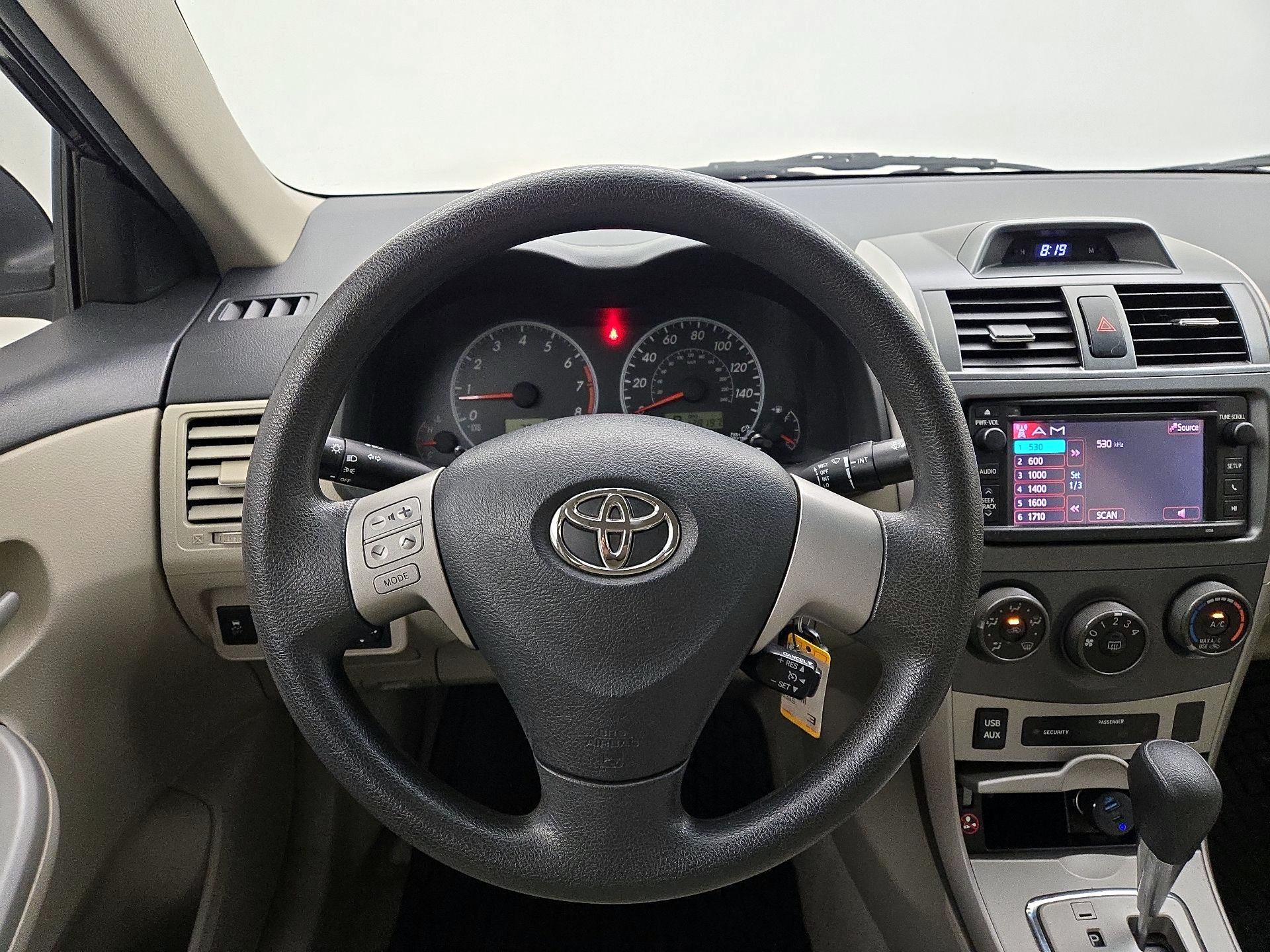 Thumbnail: 2013 Toyota Corolla - 10