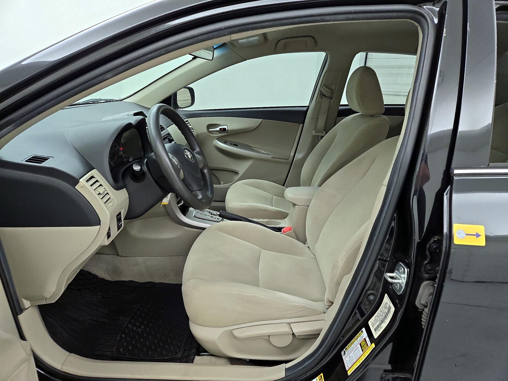 Thumbnail: 2013 Toyota Corolla - 11