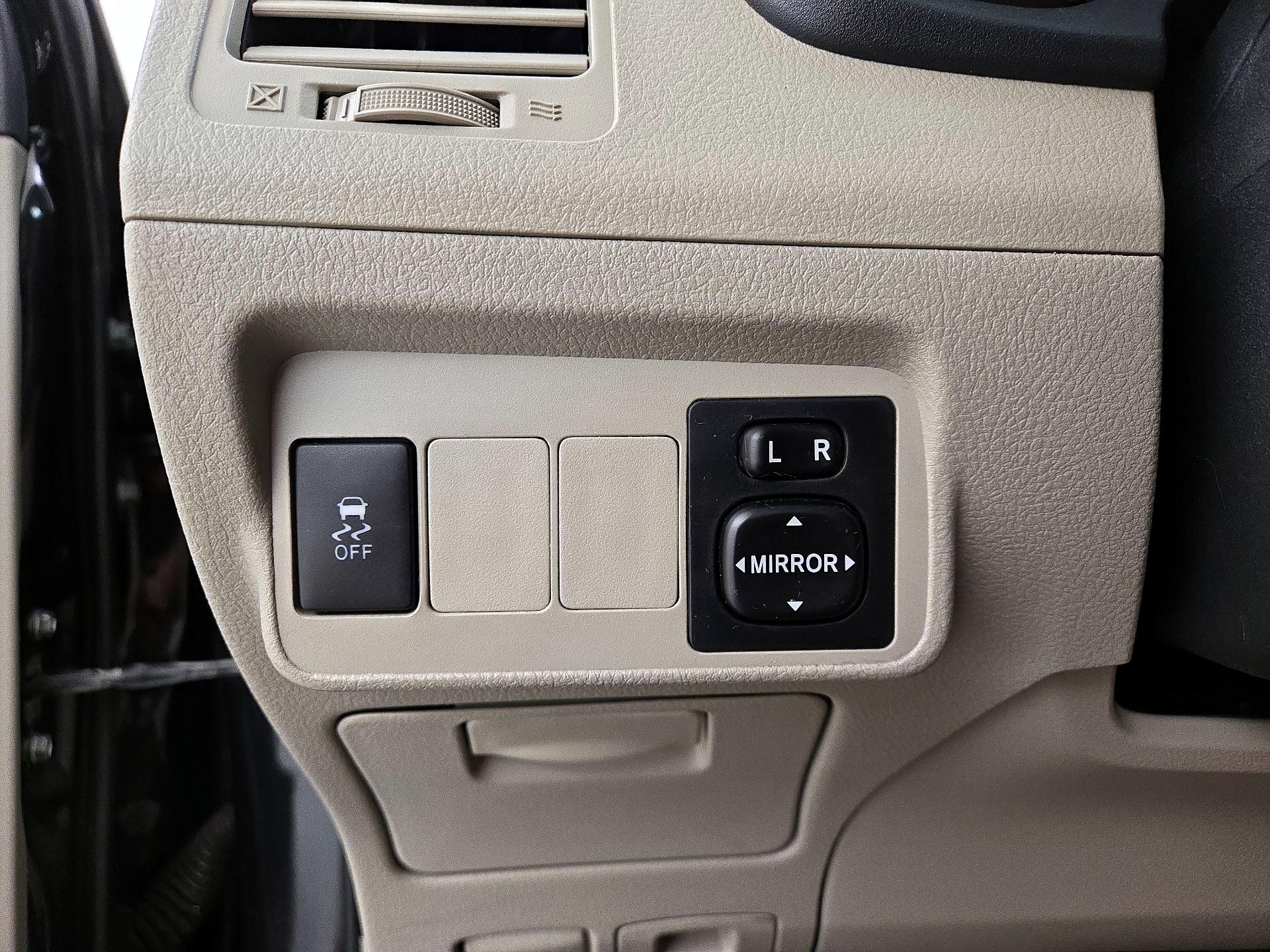 Thumbnail: 2013 Toyota Corolla - 13