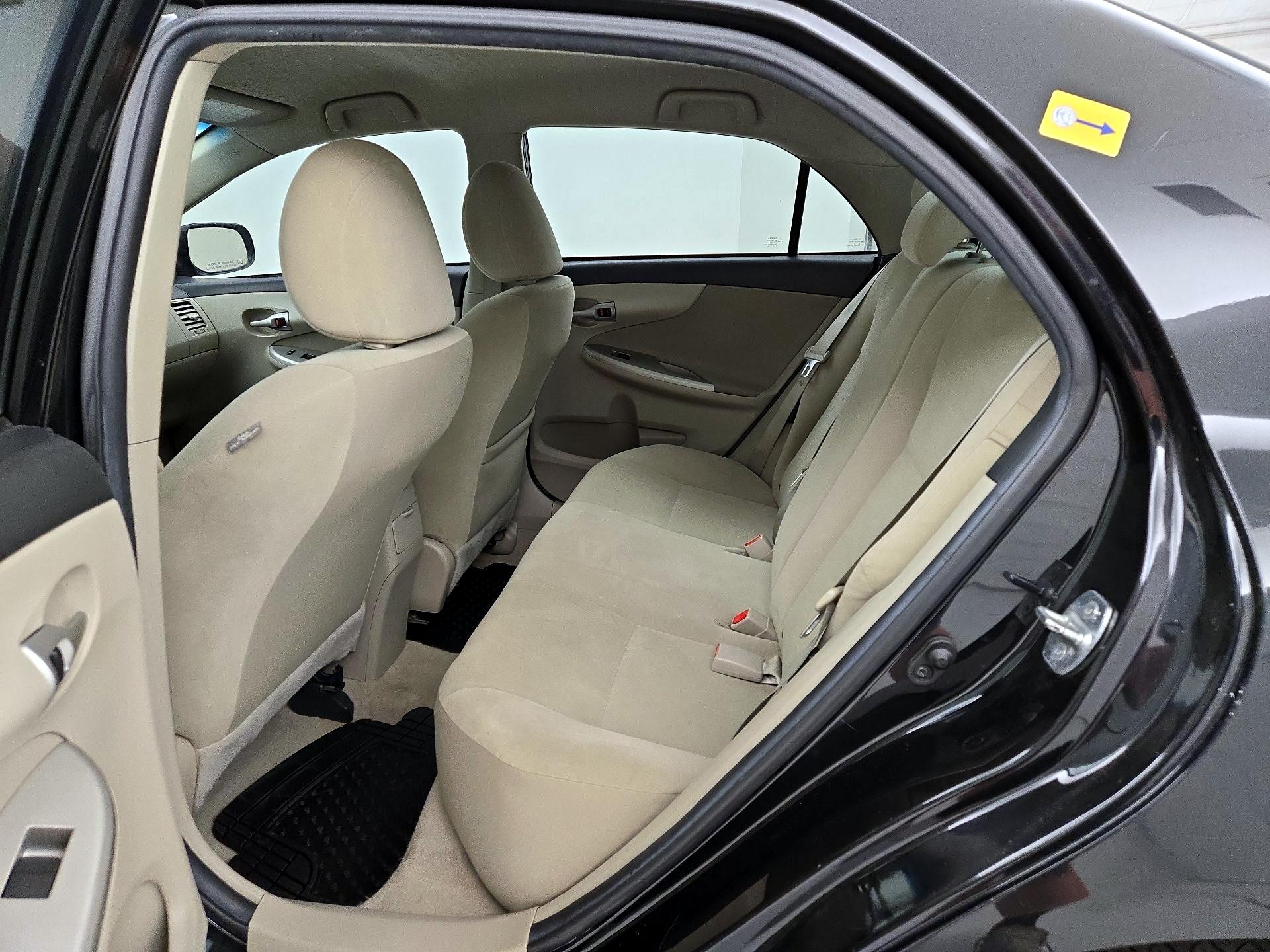 Thumbnail: 2013 Toyota Corolla - 18