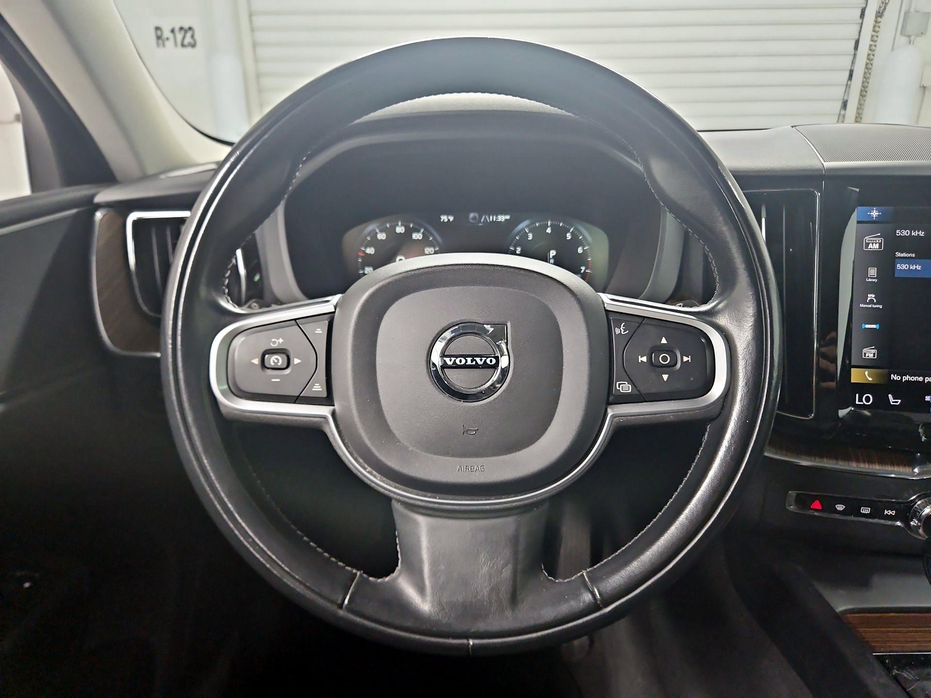 Thumbnail: 2021 Volvo XC60 - 10
