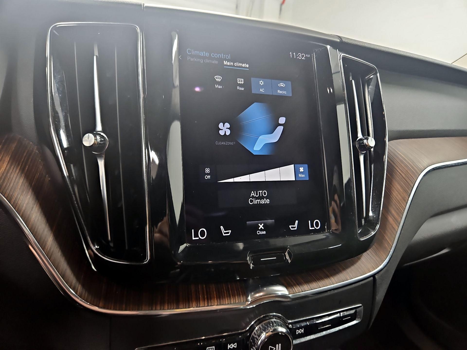 Thumbnail: 2021 Volvo XC60 - 17
