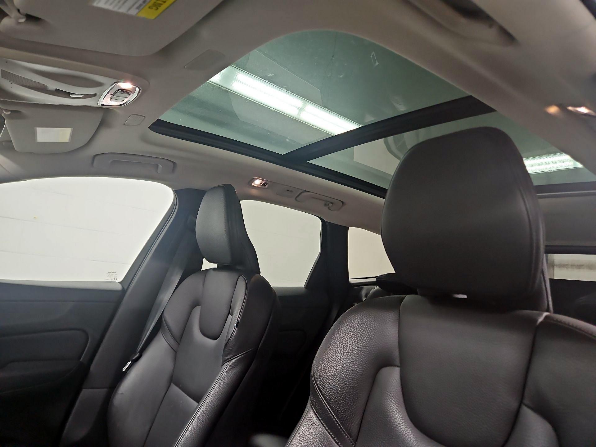 Thumbnail: 2021 Volvo XC60 - 20