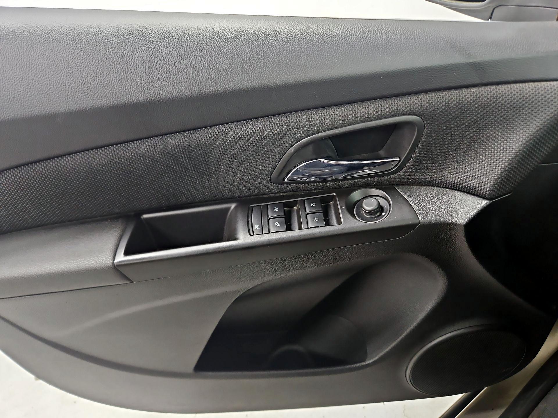 Thumbnail: 2014 Chevrolet Cruze - 12