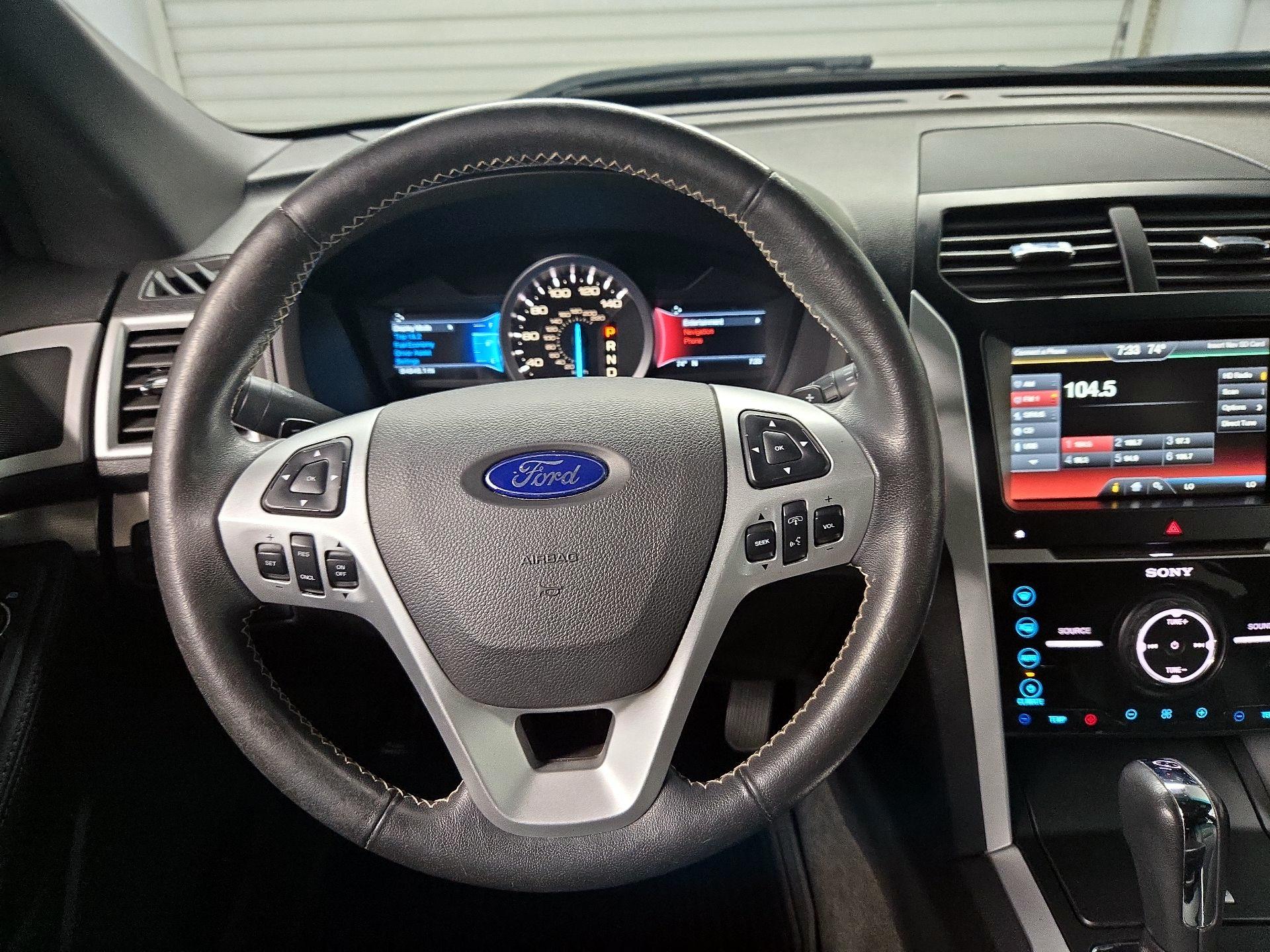 Thumbnail: 2015 Ford Explorer - 10