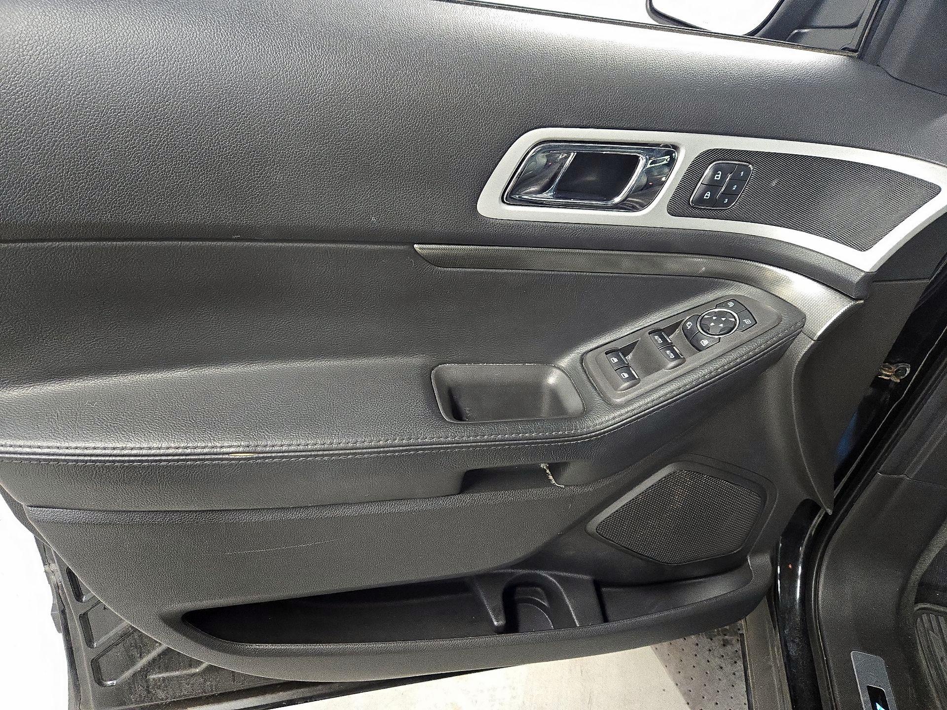 Thumbnail: 2015 Ford Explorer - 12