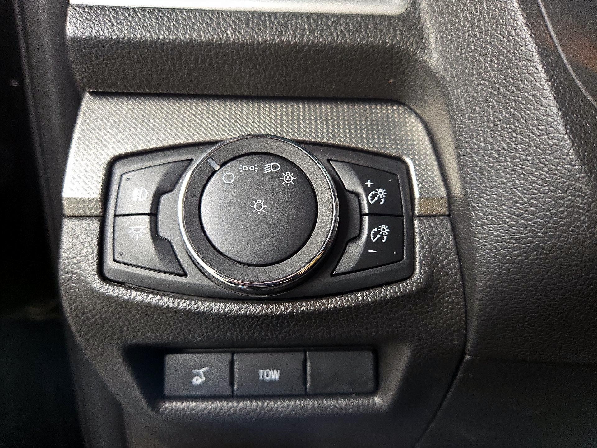 Thumbnail: 2015 Ford Explorer - 13
