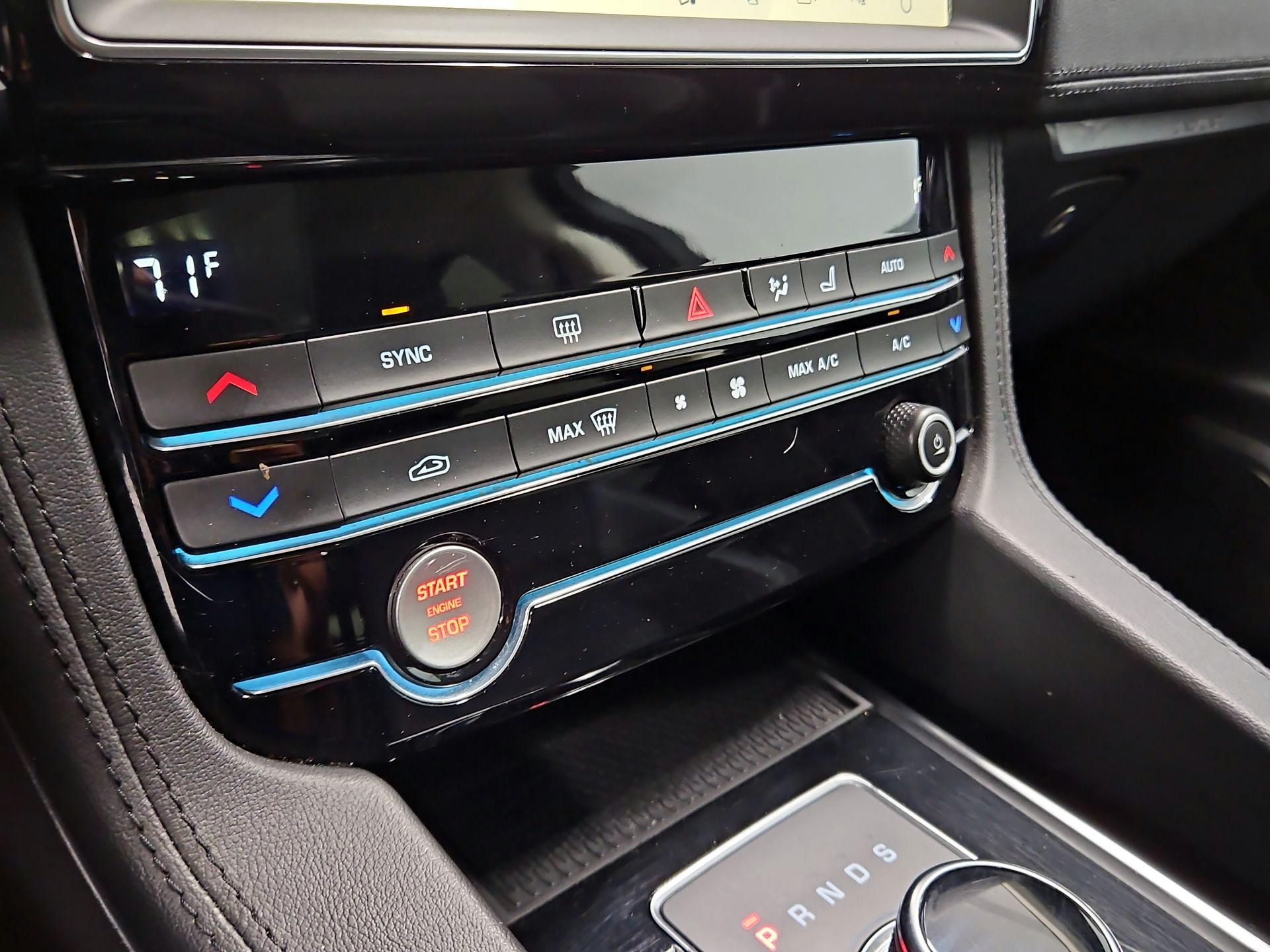 Thumbnail: 2020 Jaguar F-Pace - 17
