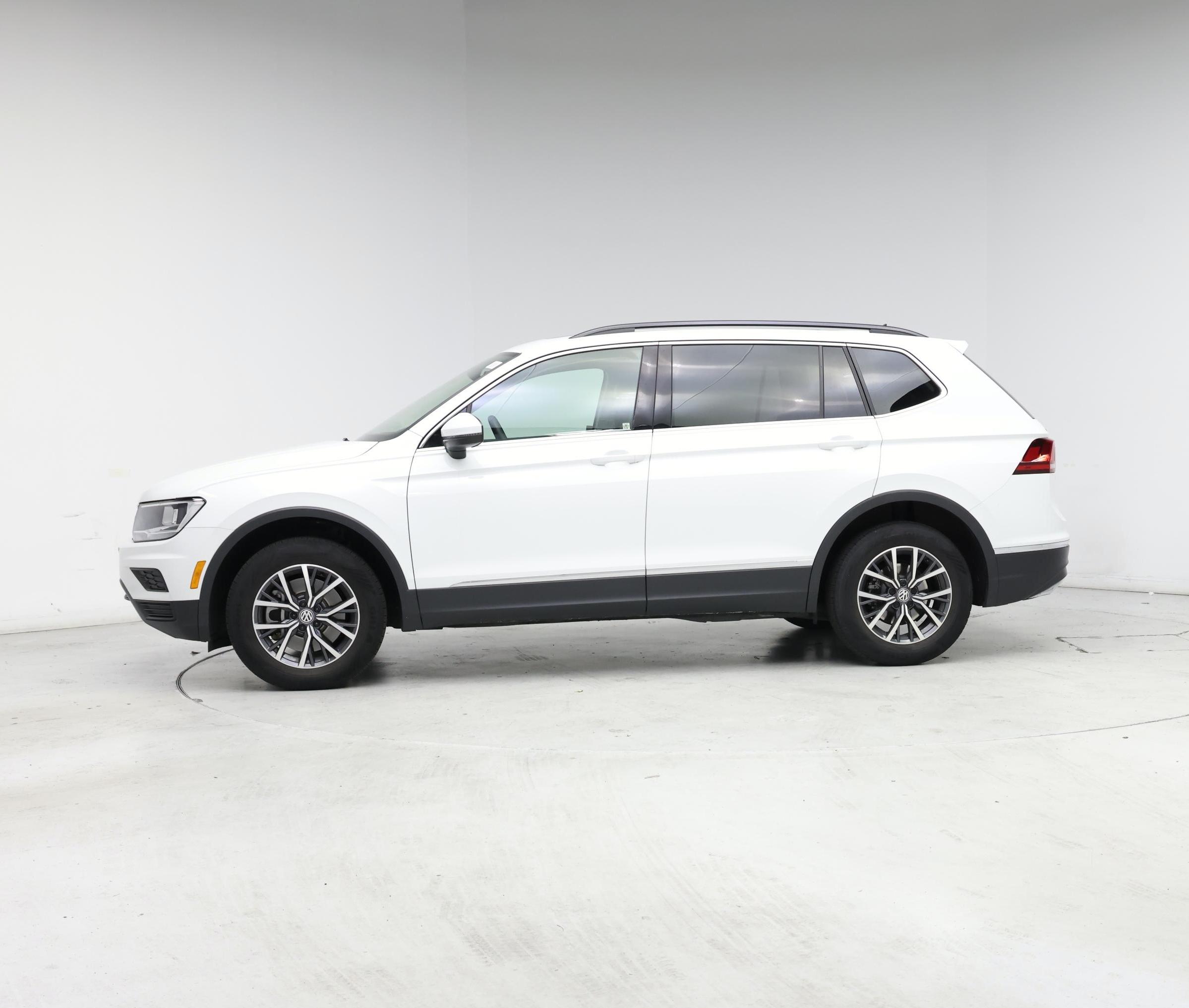 Thumbnail: 2020 Volkswagen Tiguan - 3
