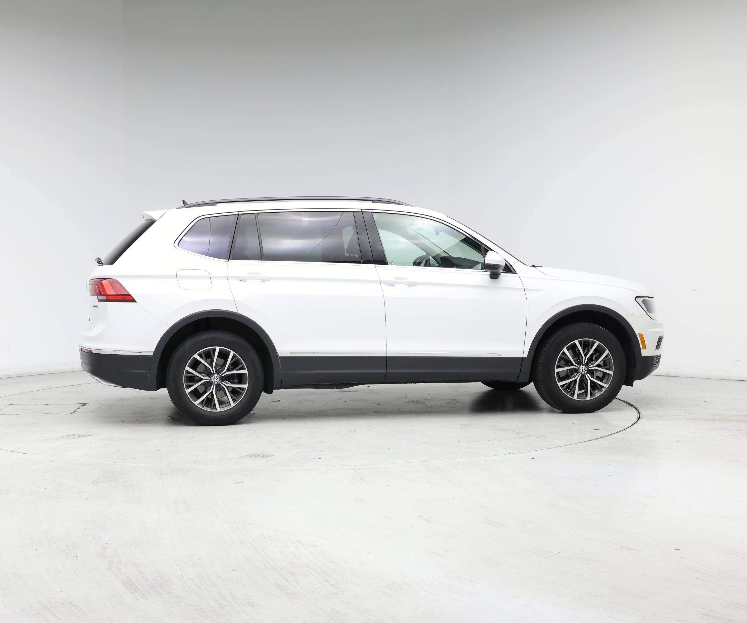 Thumbnail: 2020 Volkswagen Tiguan - 7
