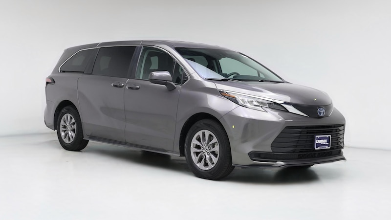 2022 Toyota Sienna LE Hero Image