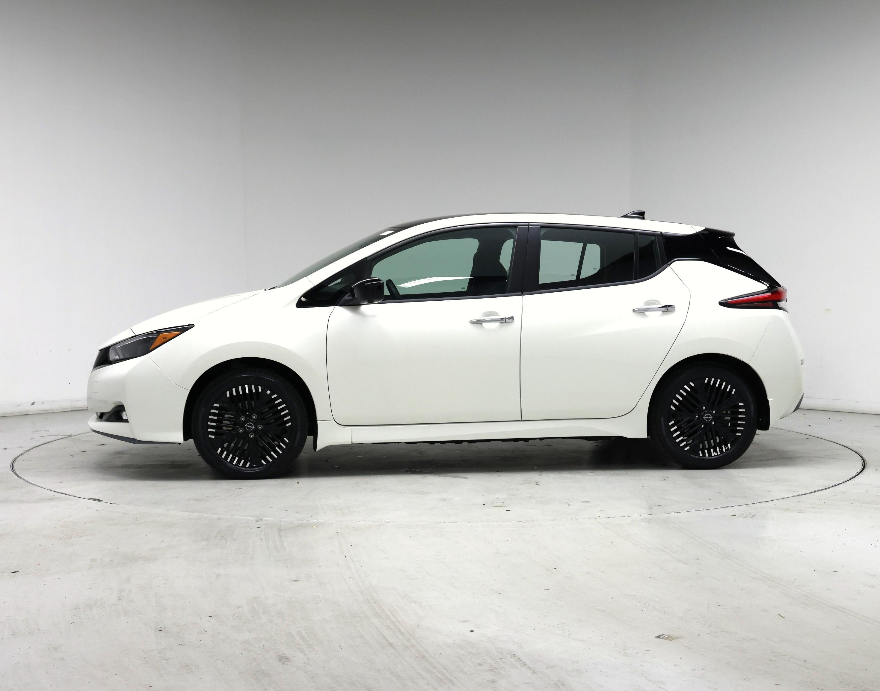 Thumbnail: 2025 Nissan Leaf - 3