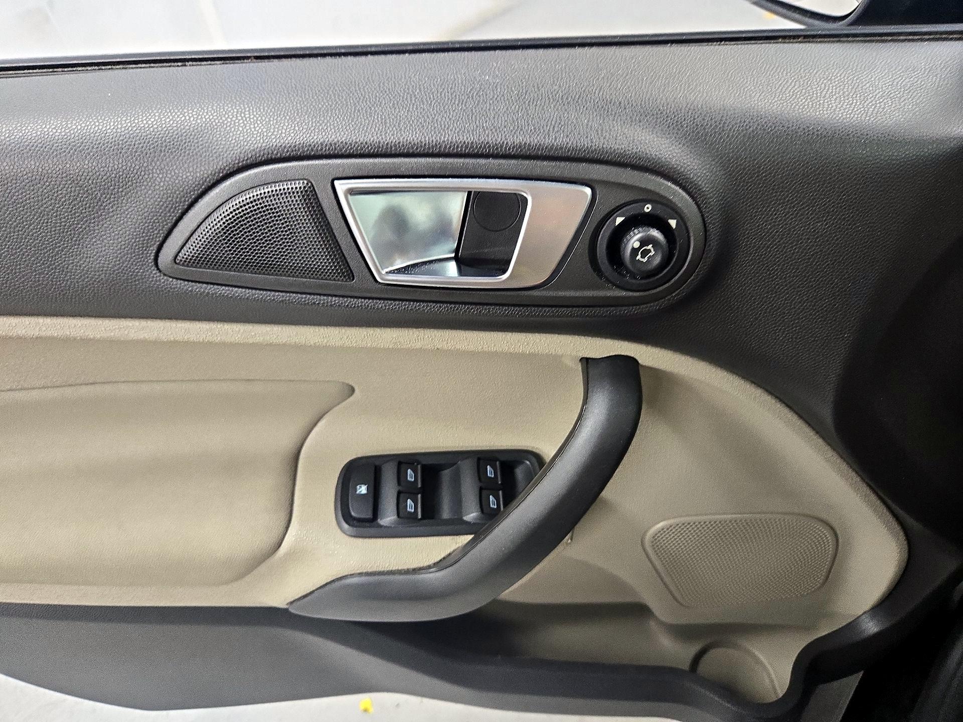 Thumbnail: 2014 Ford Fiesta - 12