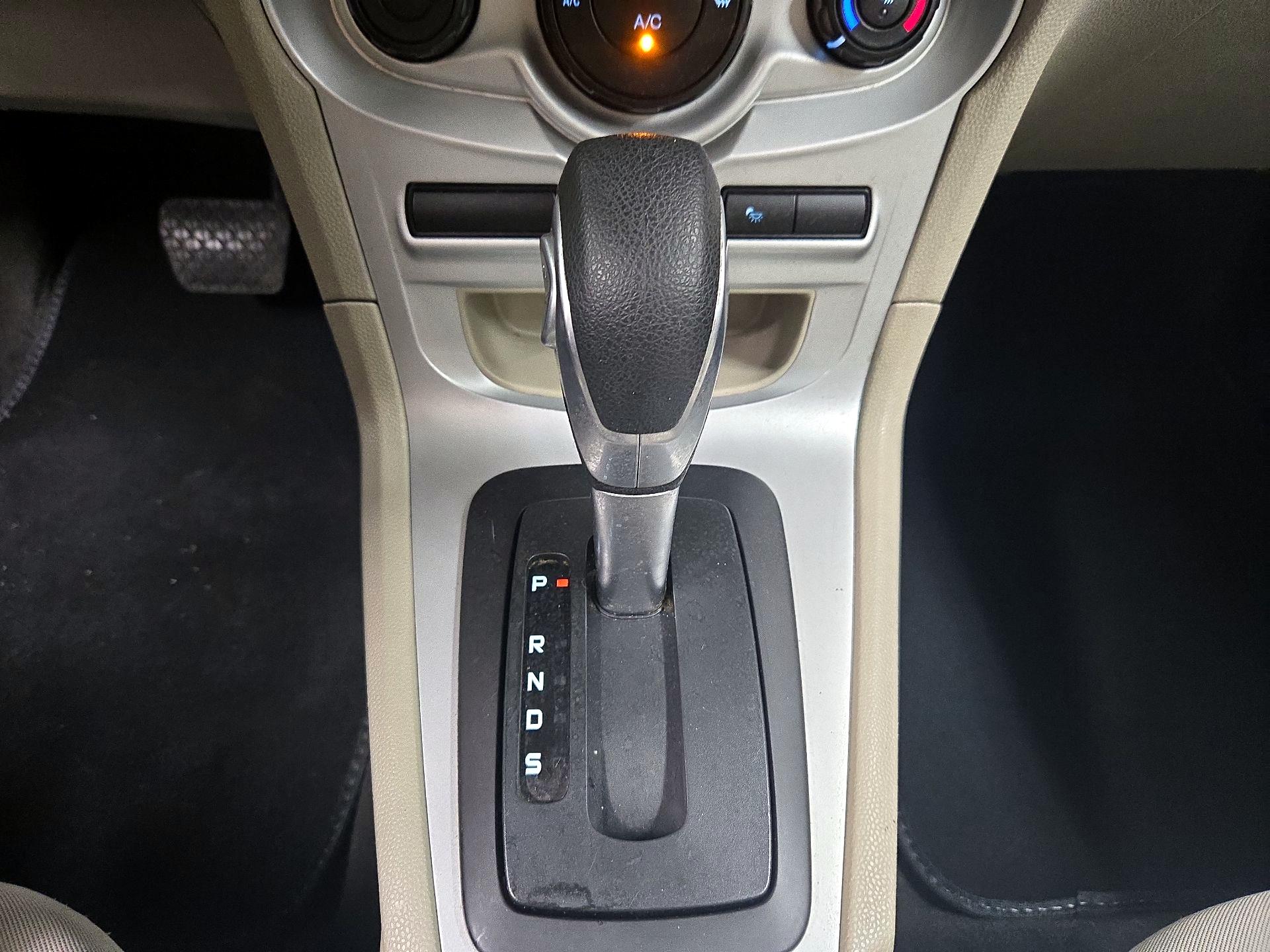 Thumbnail: 2014 Ford Fiesta - 16