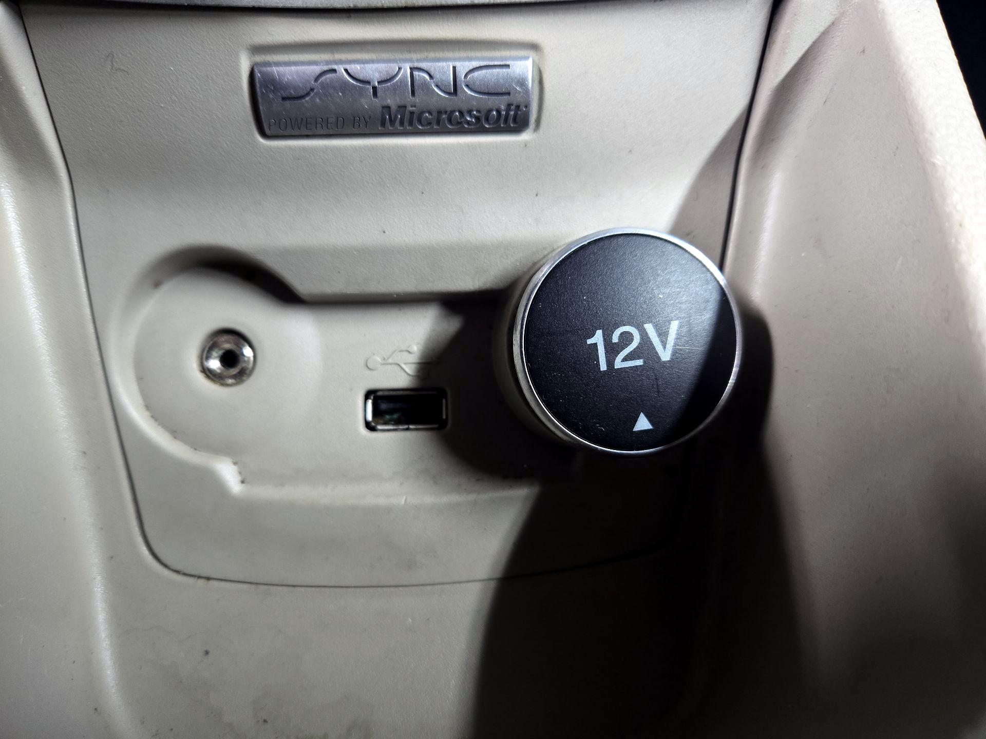 Thumbnail: 2014 Ford Fiesta - 17