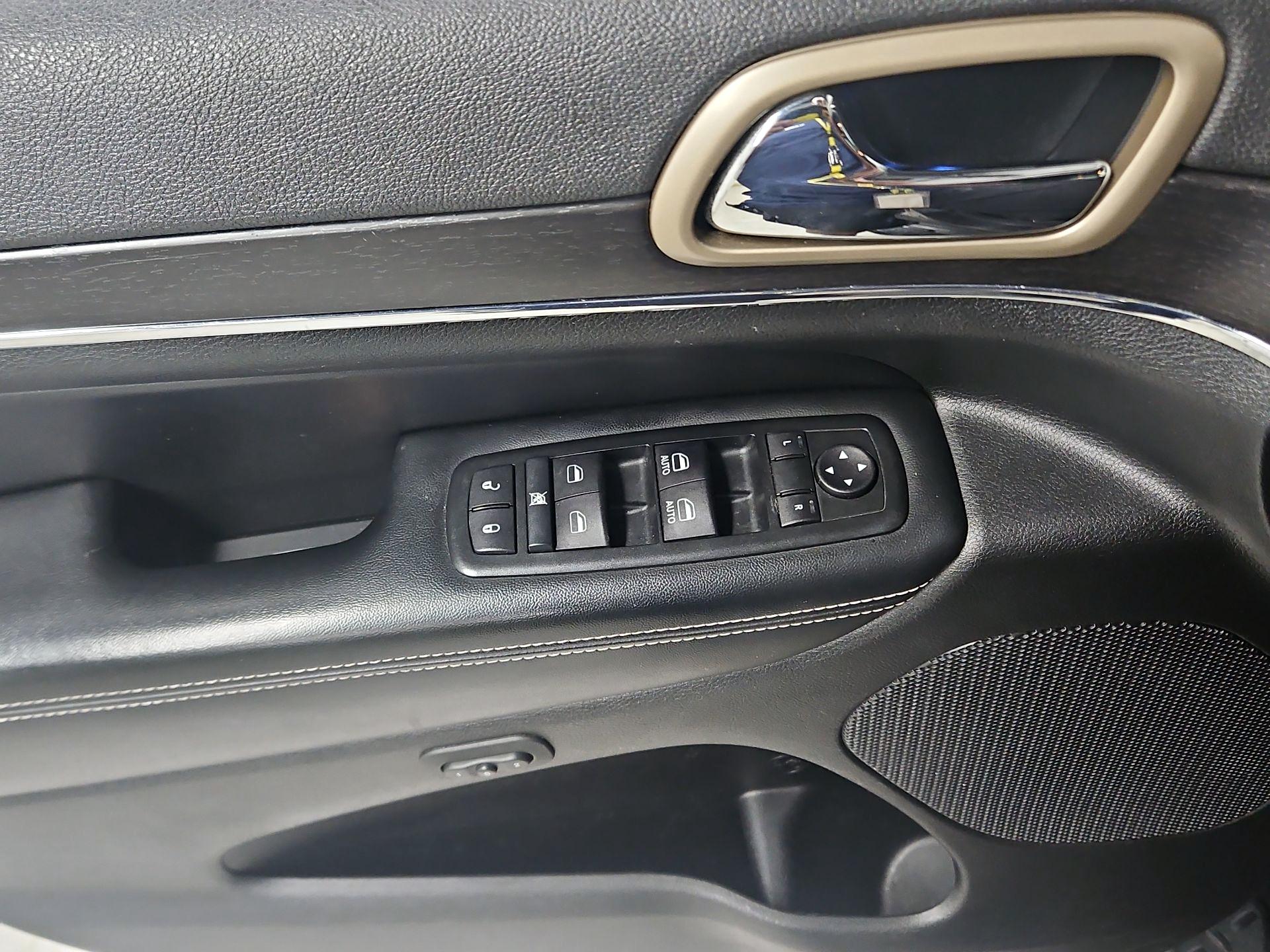 Thumbnail: 2015 Jeep Grand Cherokee - 12