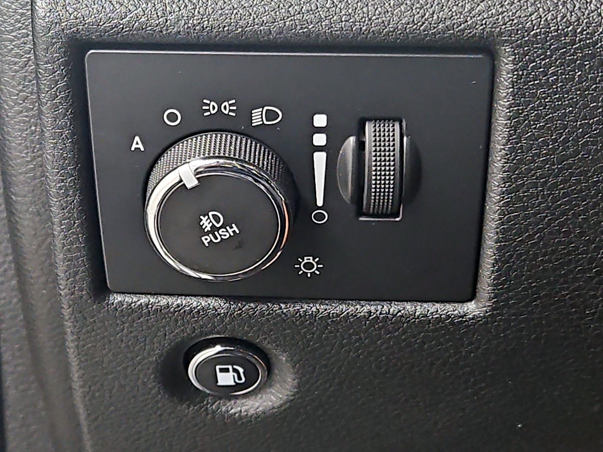 Thumbnail: 2015 Jeep Grand Cherokee - 13