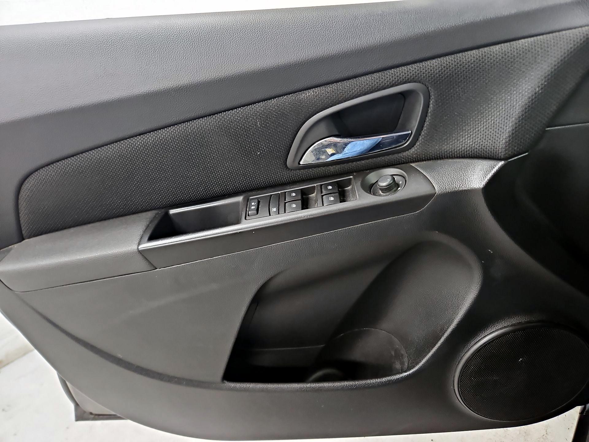 Thumbnail: 2016 Chevrolet Cruze - 12