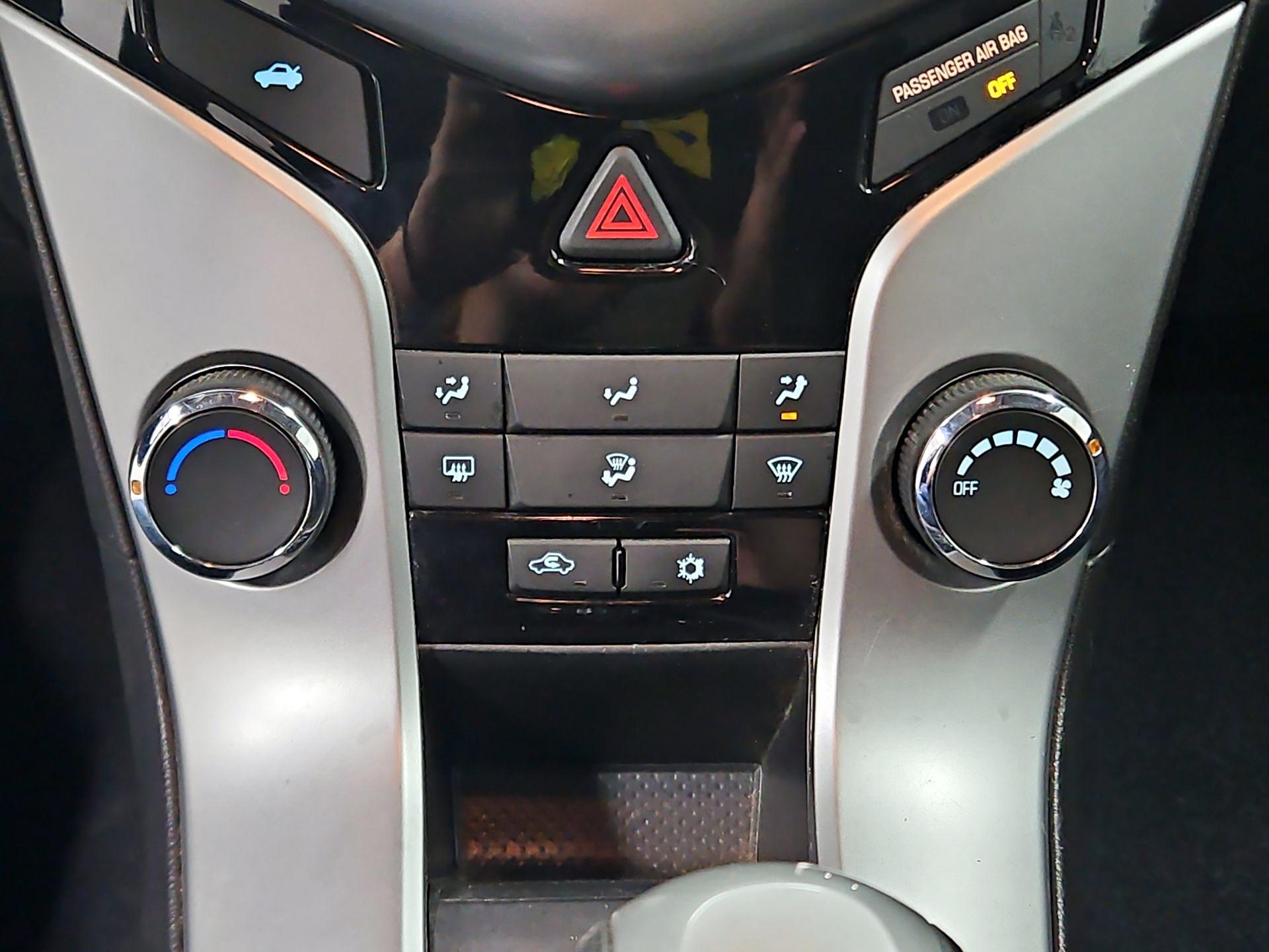 Thumbnail: 2016 Chevrolet Cruze - 16