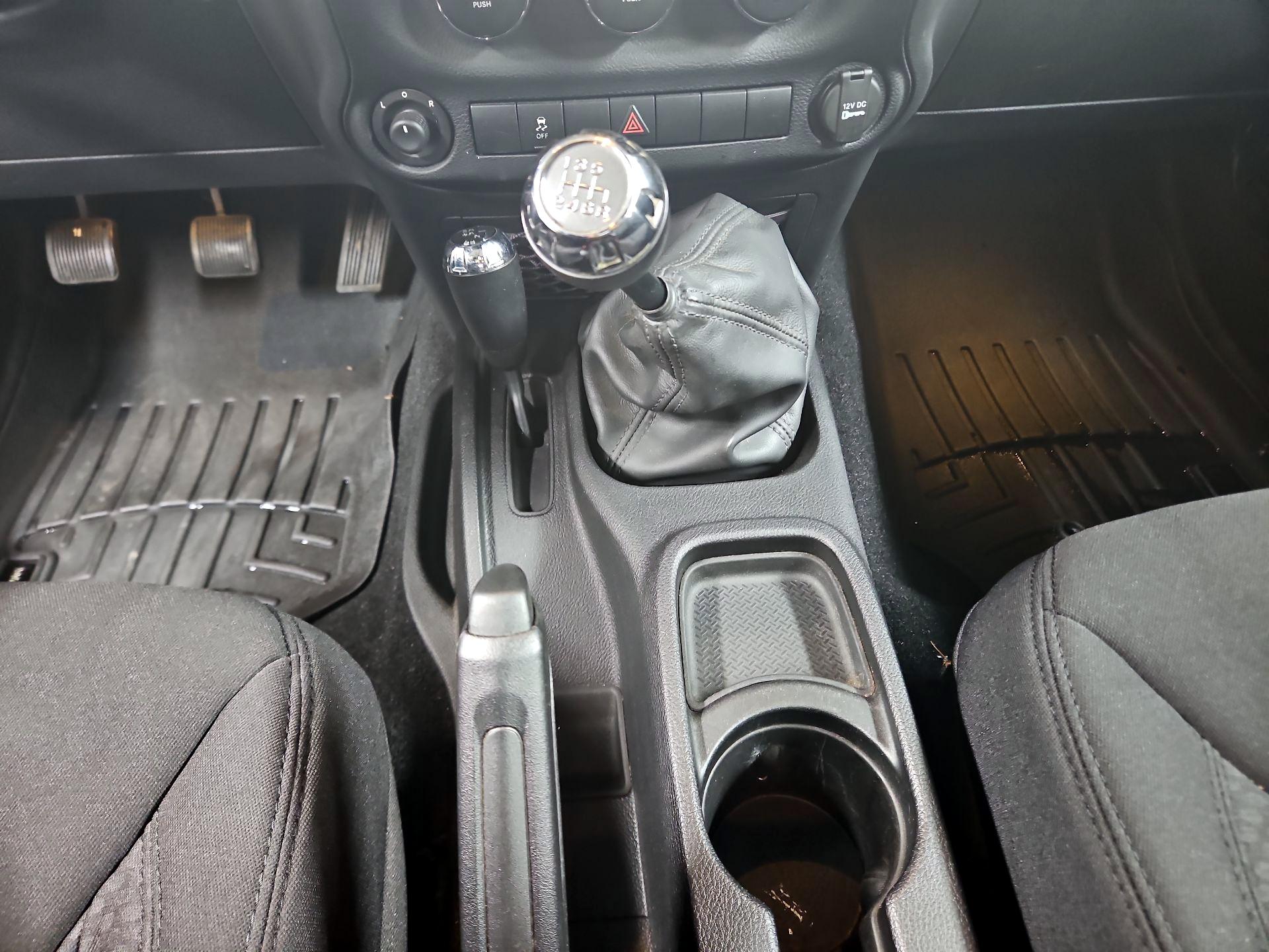 Thumbnail: 2013 Jeep Wrangler - 15