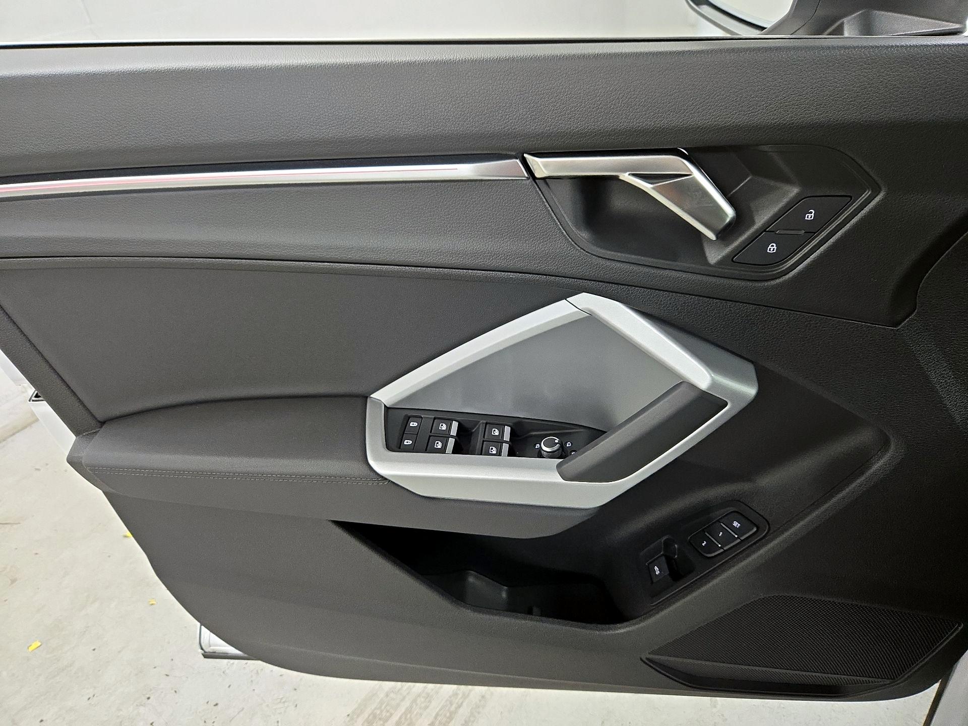 Thumbnail: 2023 Audi Q3 - 12