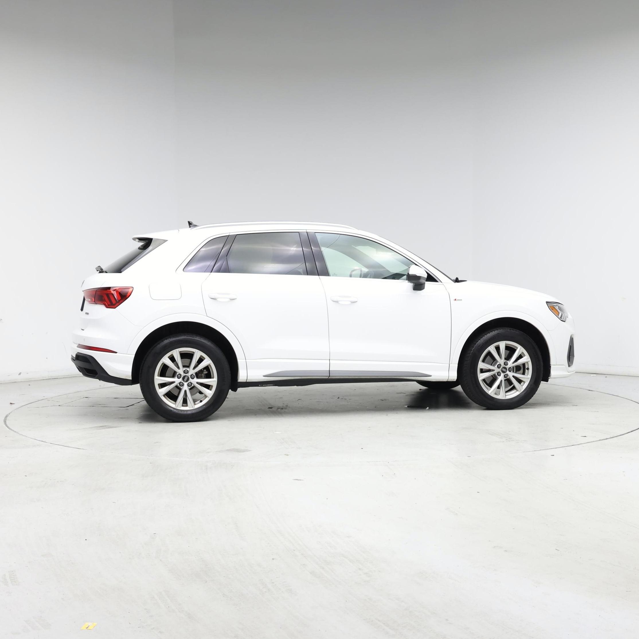 Thumbnail: 2023 Audi Q3 - 7